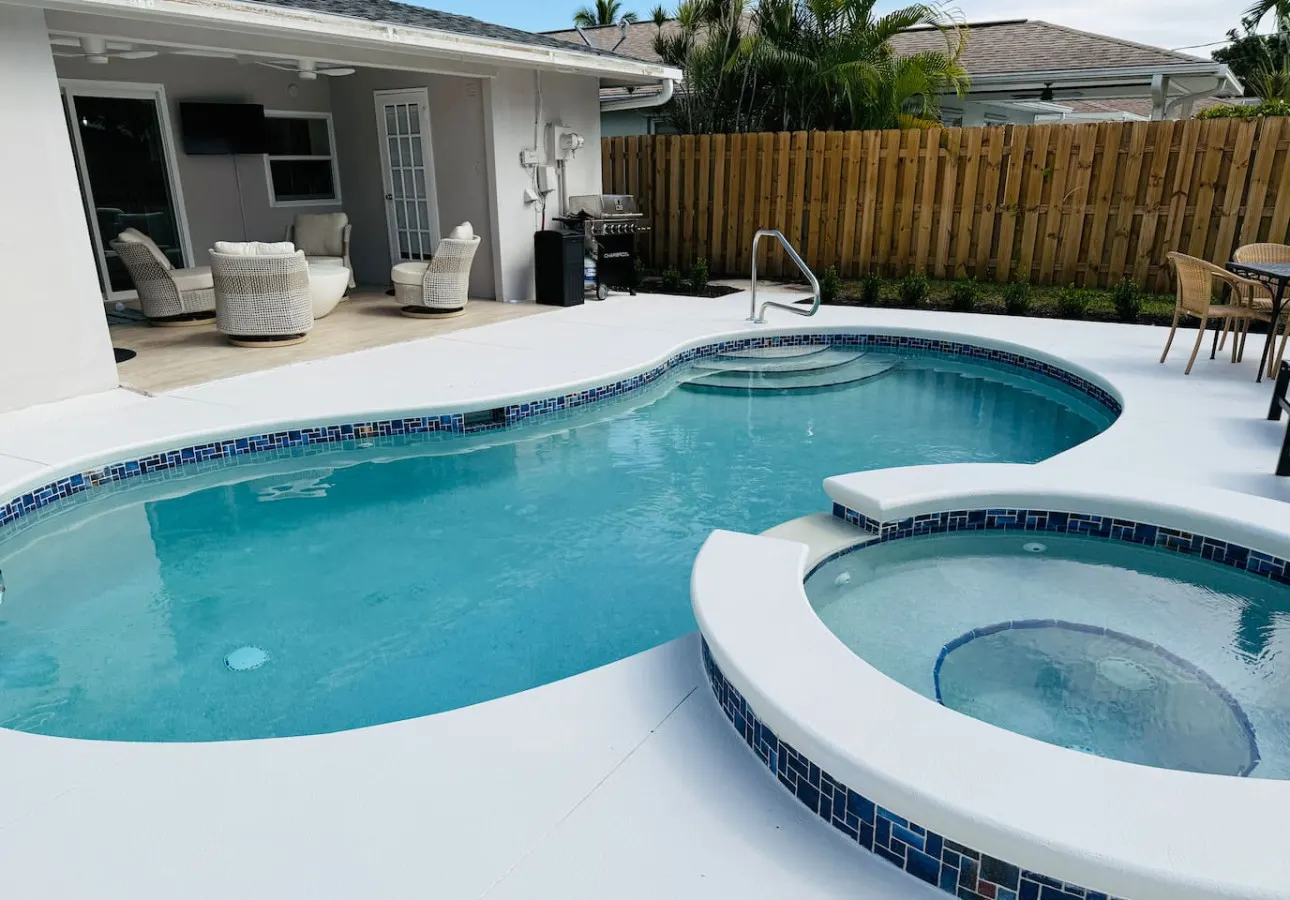 Naples Beach Bungalow 7