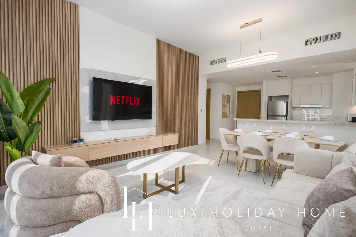 LUX | The Creekside Skyline View Suite