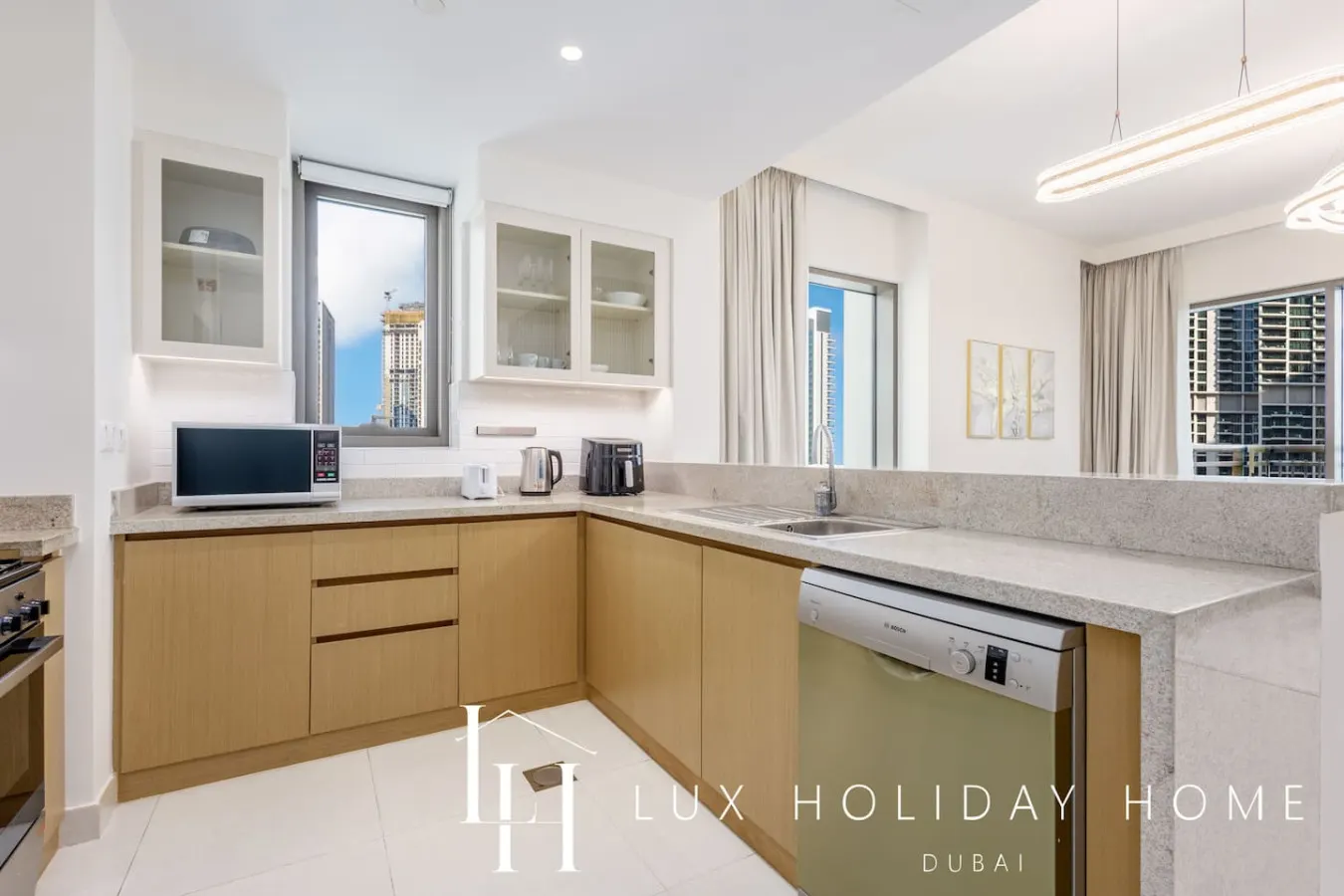 LUX The Creekside Skyline View Suite 10