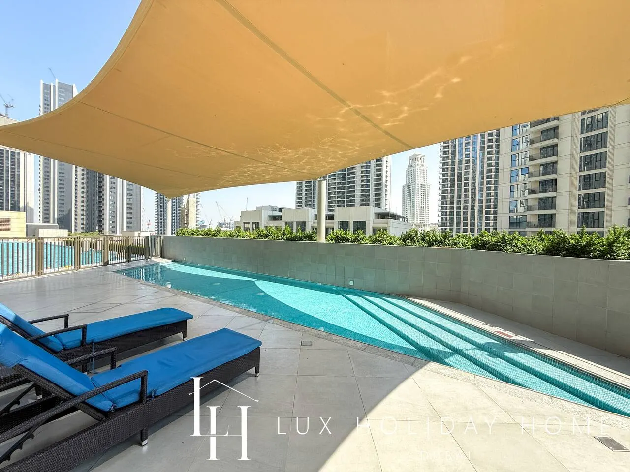 LUX The Creekside Skyline View Suite 16