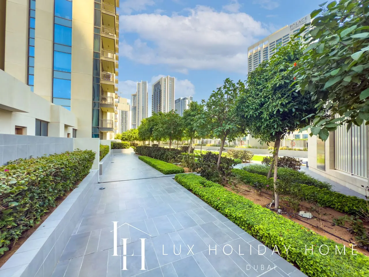 LUX The Creekside Skyline View Suite 18