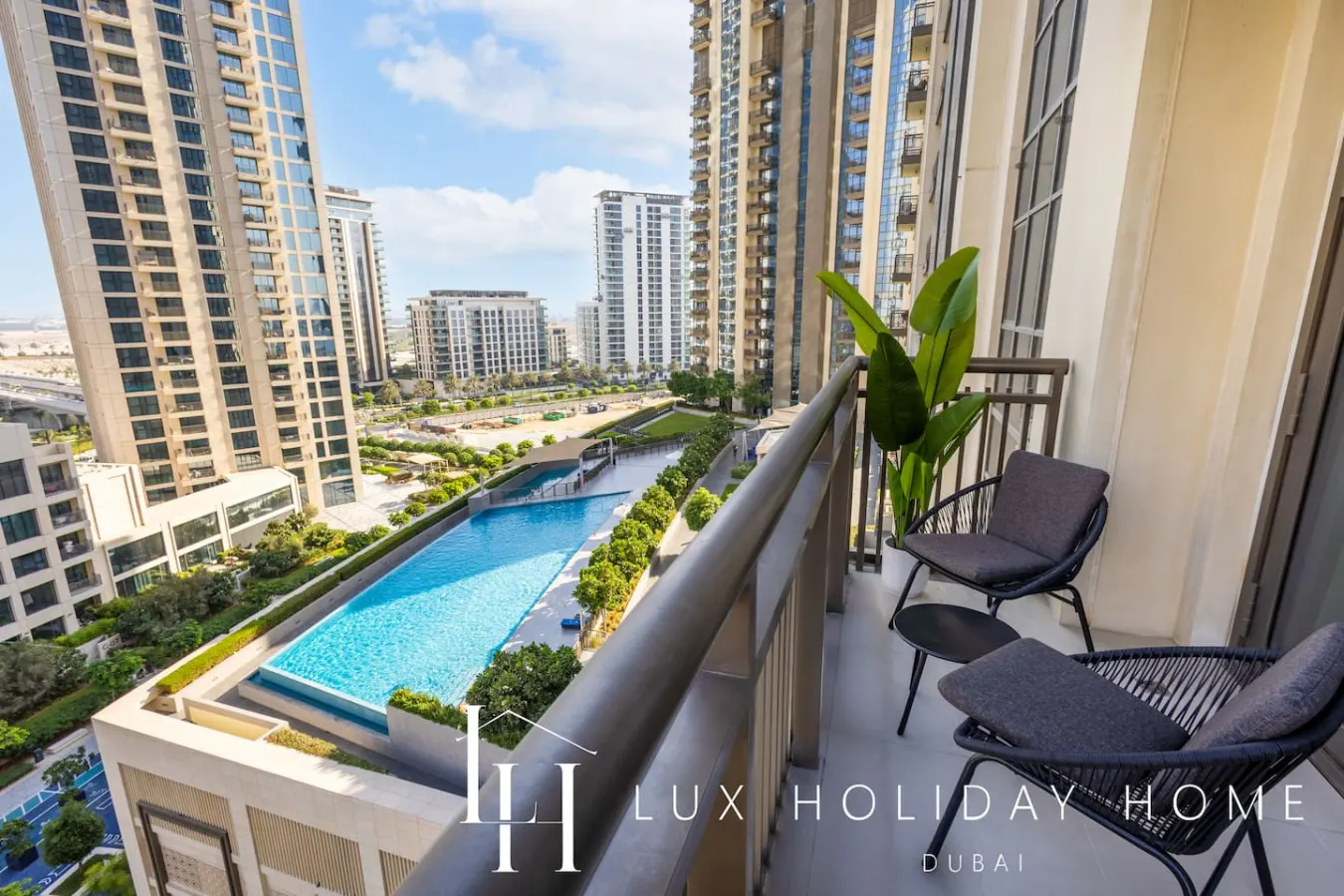 LUX The Creekside Skyline View Suite 3