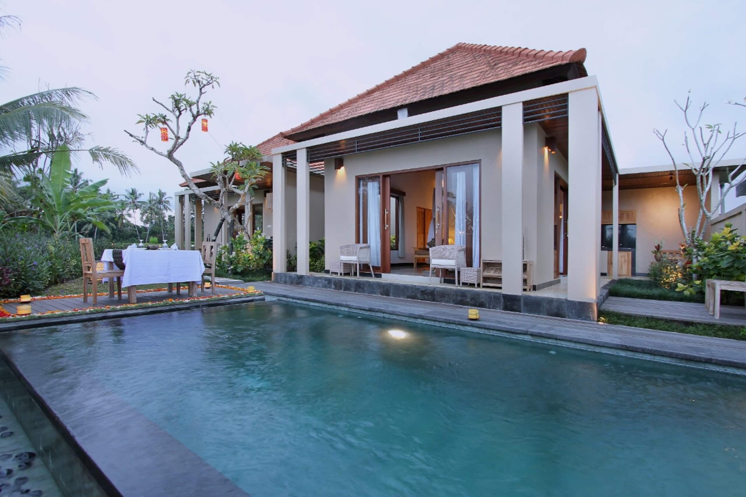 Suite one bedroom with pool view and rice fields