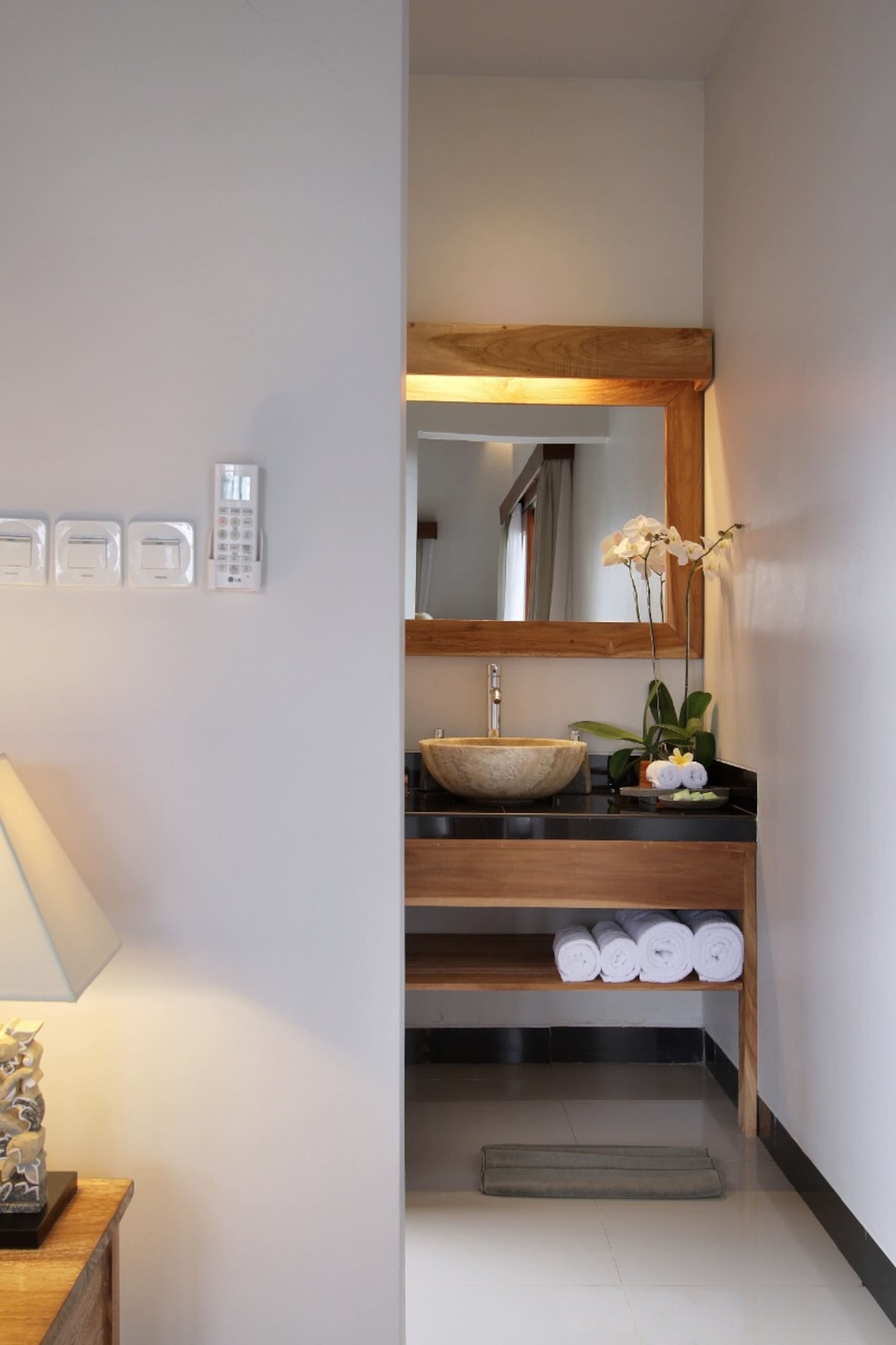Suite one bedroom with pool view and rice fields 23