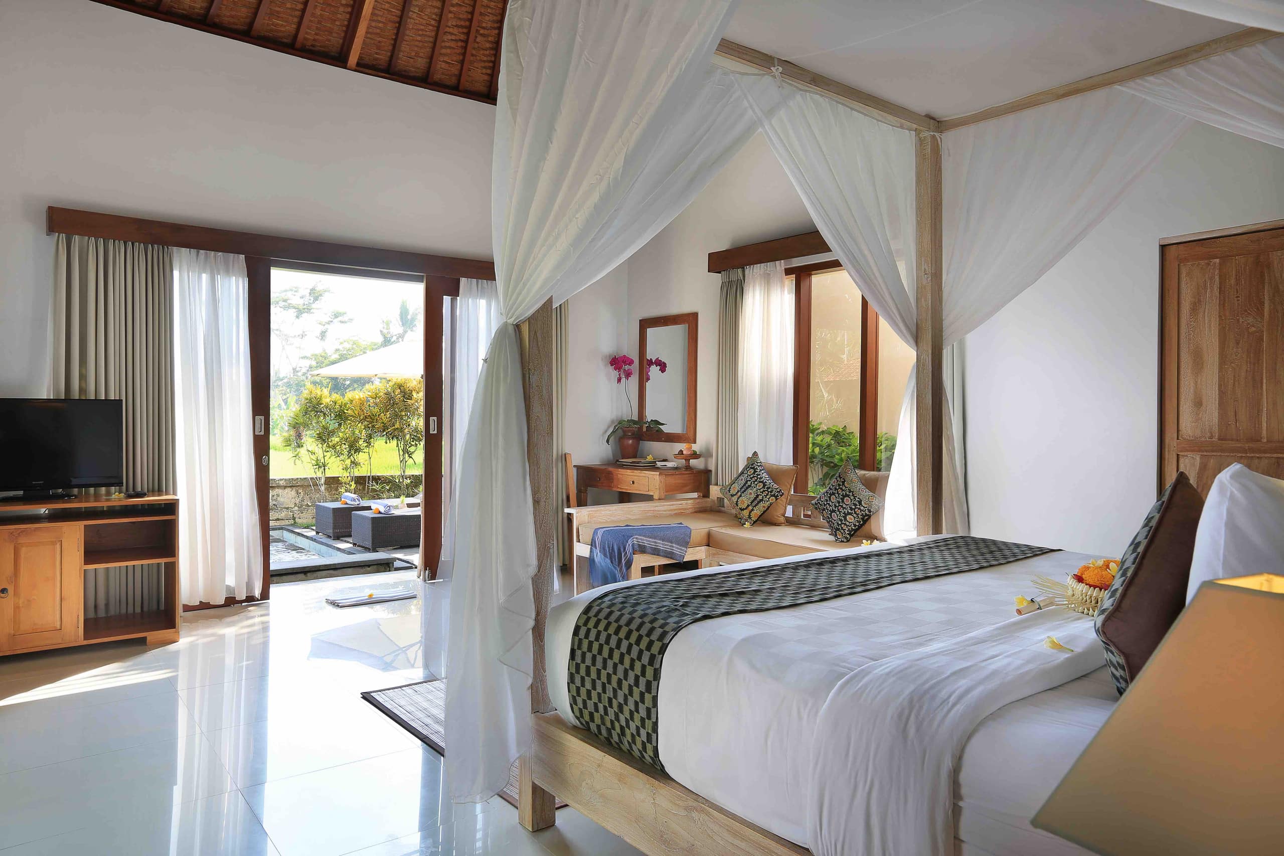 Suite one bedroom with pool view and rice fields — photo 3