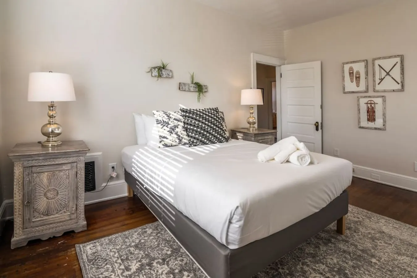 Deluxe 6-Bedroom 3-Min to Downtown! 2-car Driveway 9