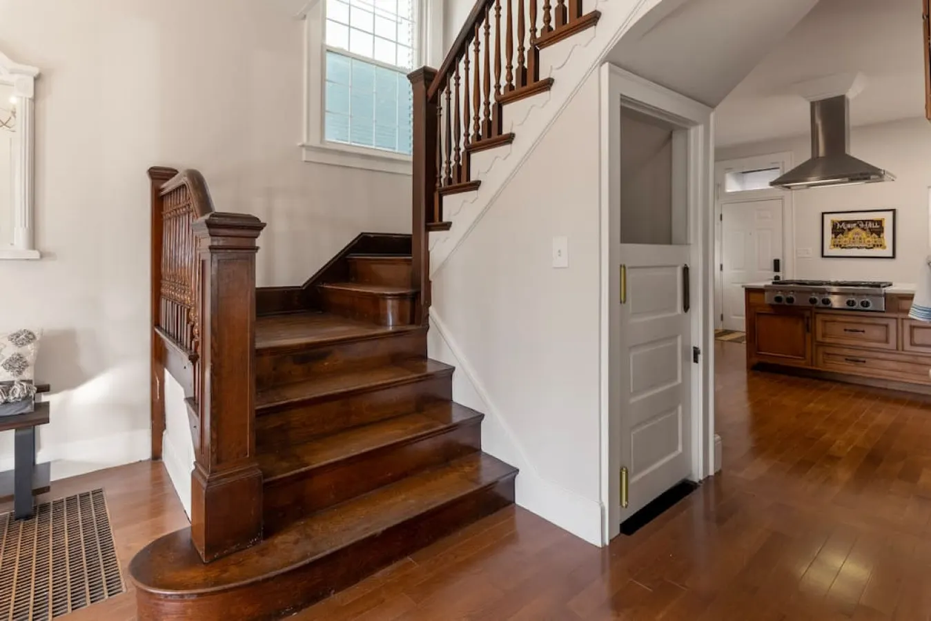 Deluxe 6-Bedroom 3-Min to Downtown! 2-car Driveway 20