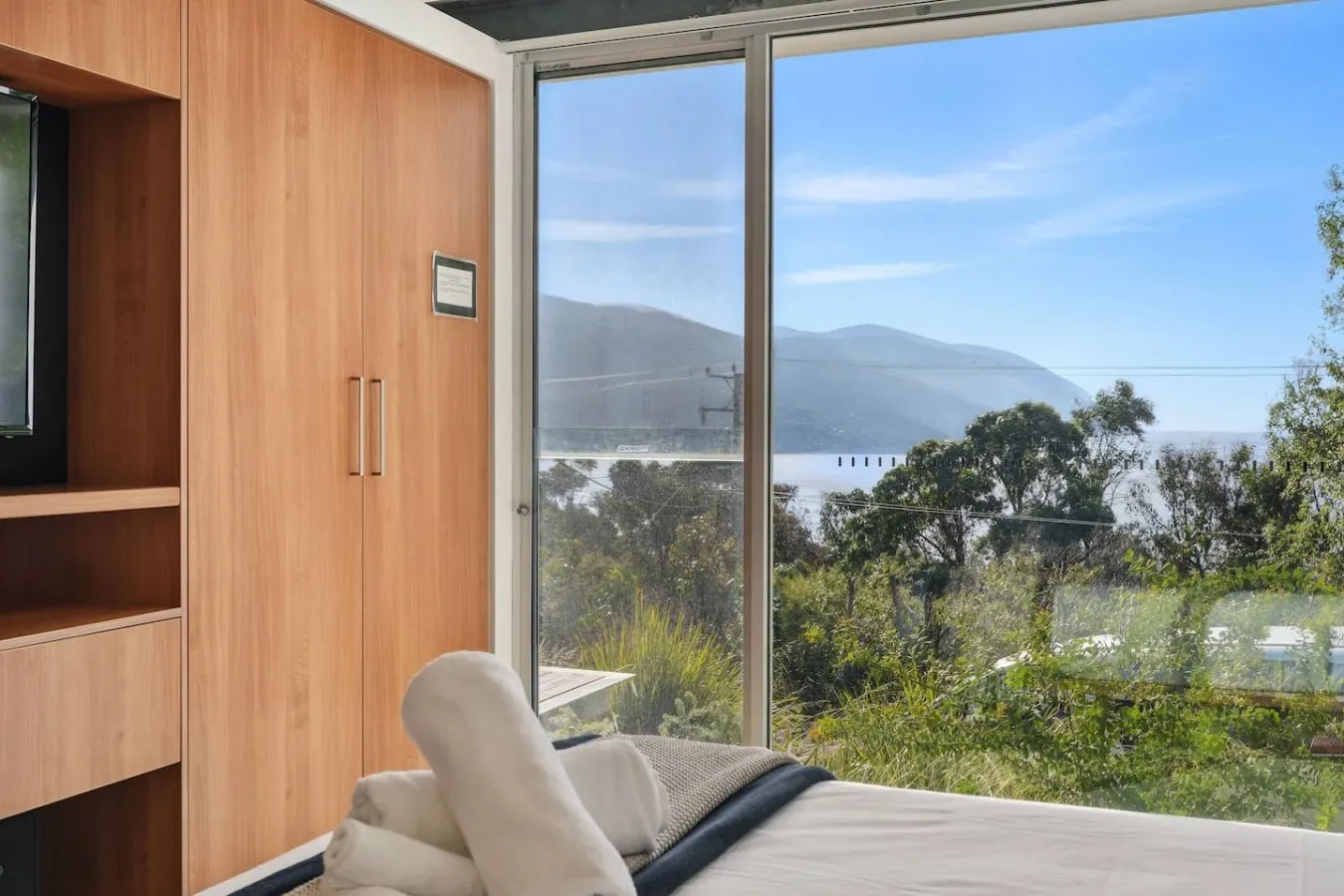 Eaglehawk Pavilions – Oceanview Coastal Retreat 9