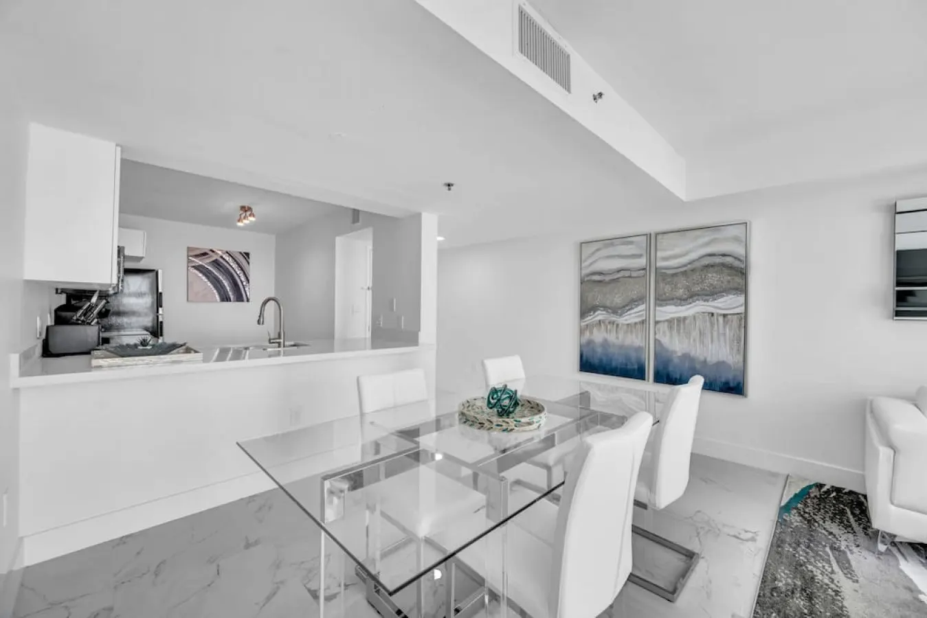 Luxurious 34th floor Ocean view Private Unit 9