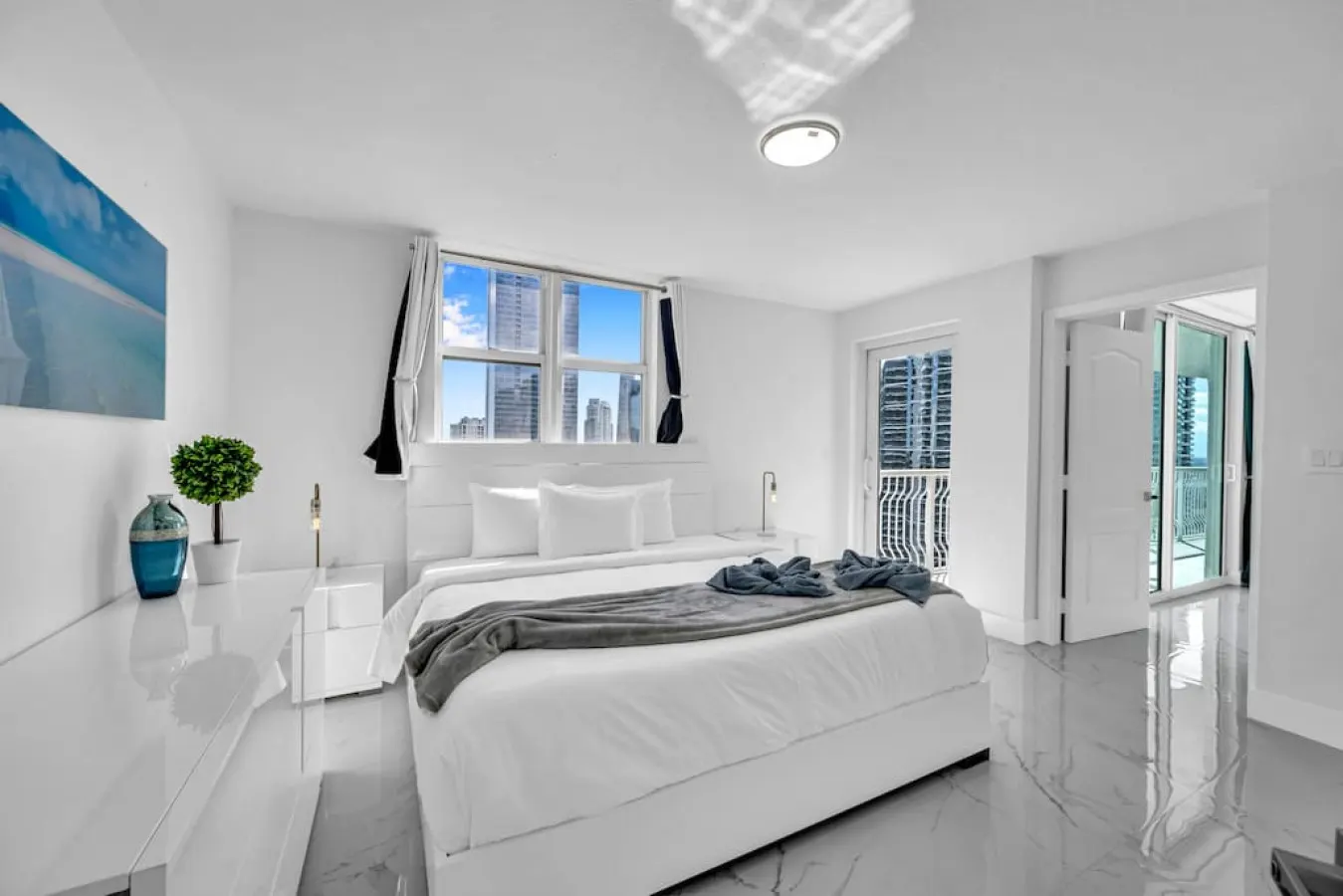 Luxurious 34th floor Ocean view Private Unit 13