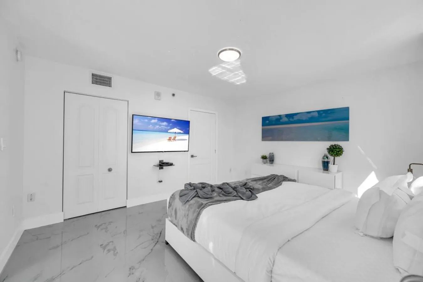 Luxurious 34th floor Ocean view Private Unit 14