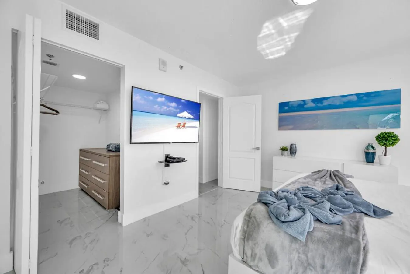 Luxurious 34th floor Ocean view Private Unit 17