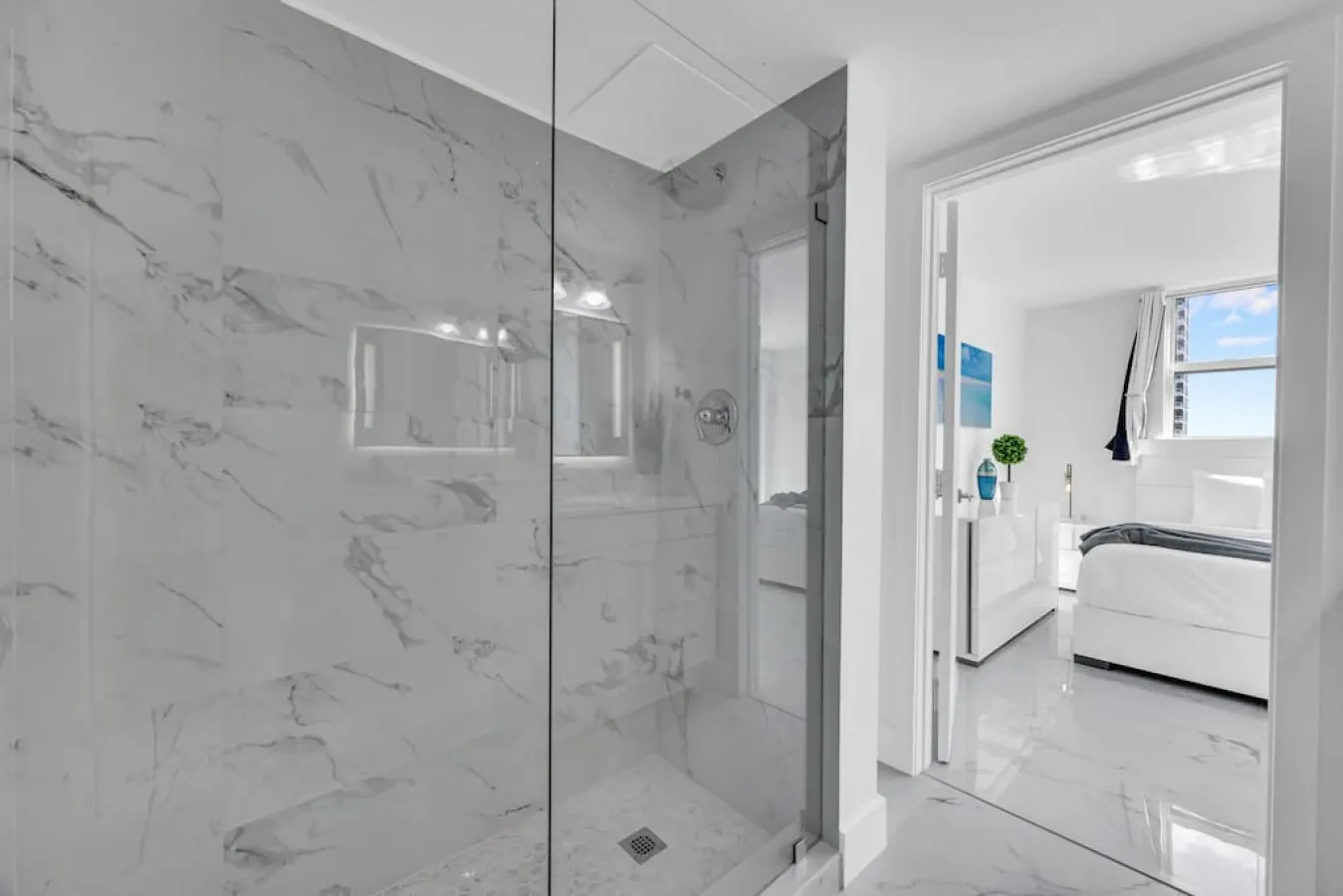 Luxurious 34th floor Ocean view Private Unit 18