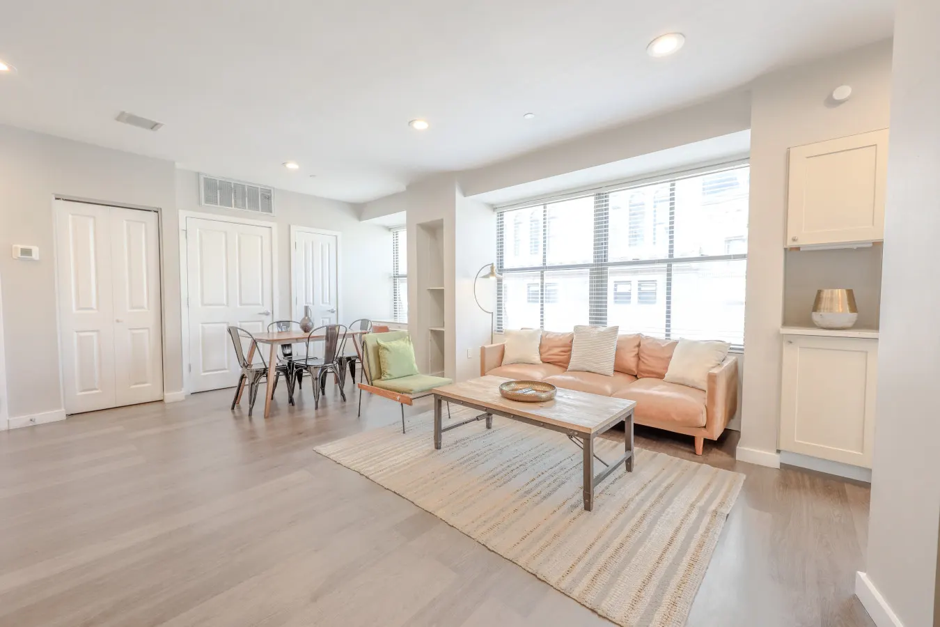Spacious FIDI 2br/2br Close to Everything! 2