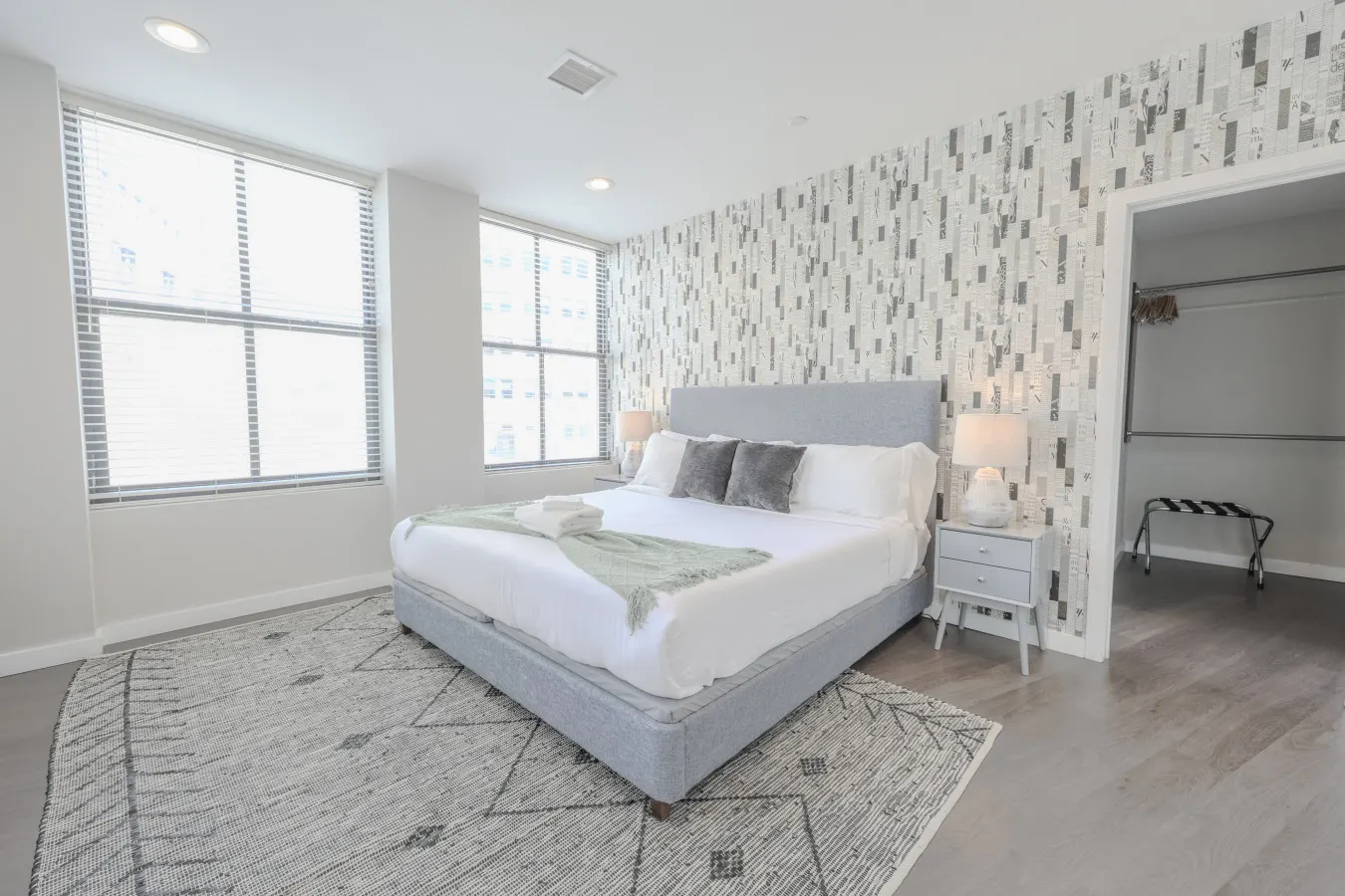 Spacious FIDI 2br/2br Close to Everything! 10