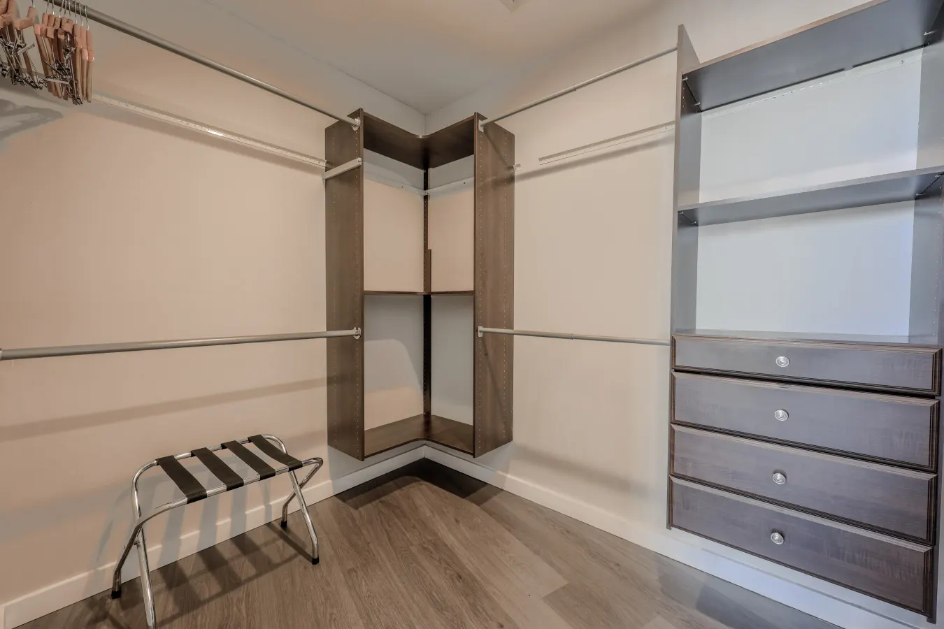 Spacious FIDI 2br/2br Close to Everything! 12
