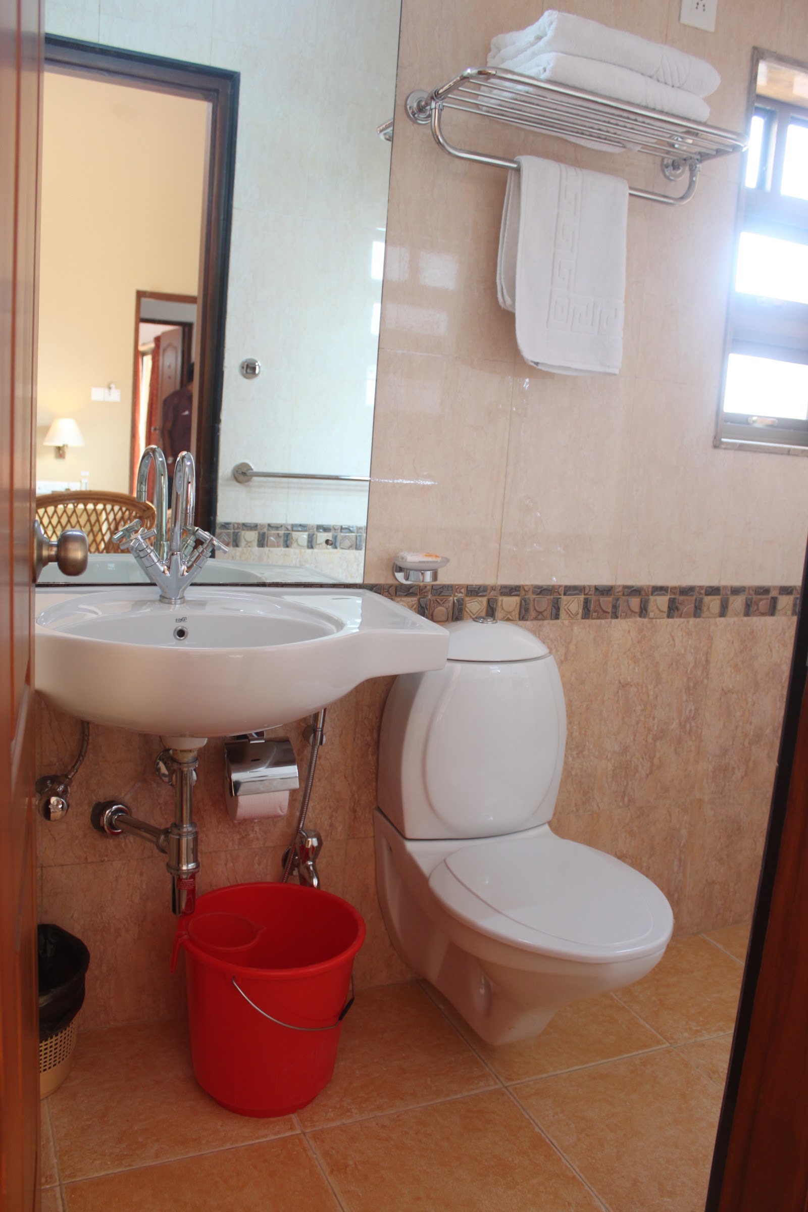 Casa Amarilla Deluxe Room Dona Paula Goa 4