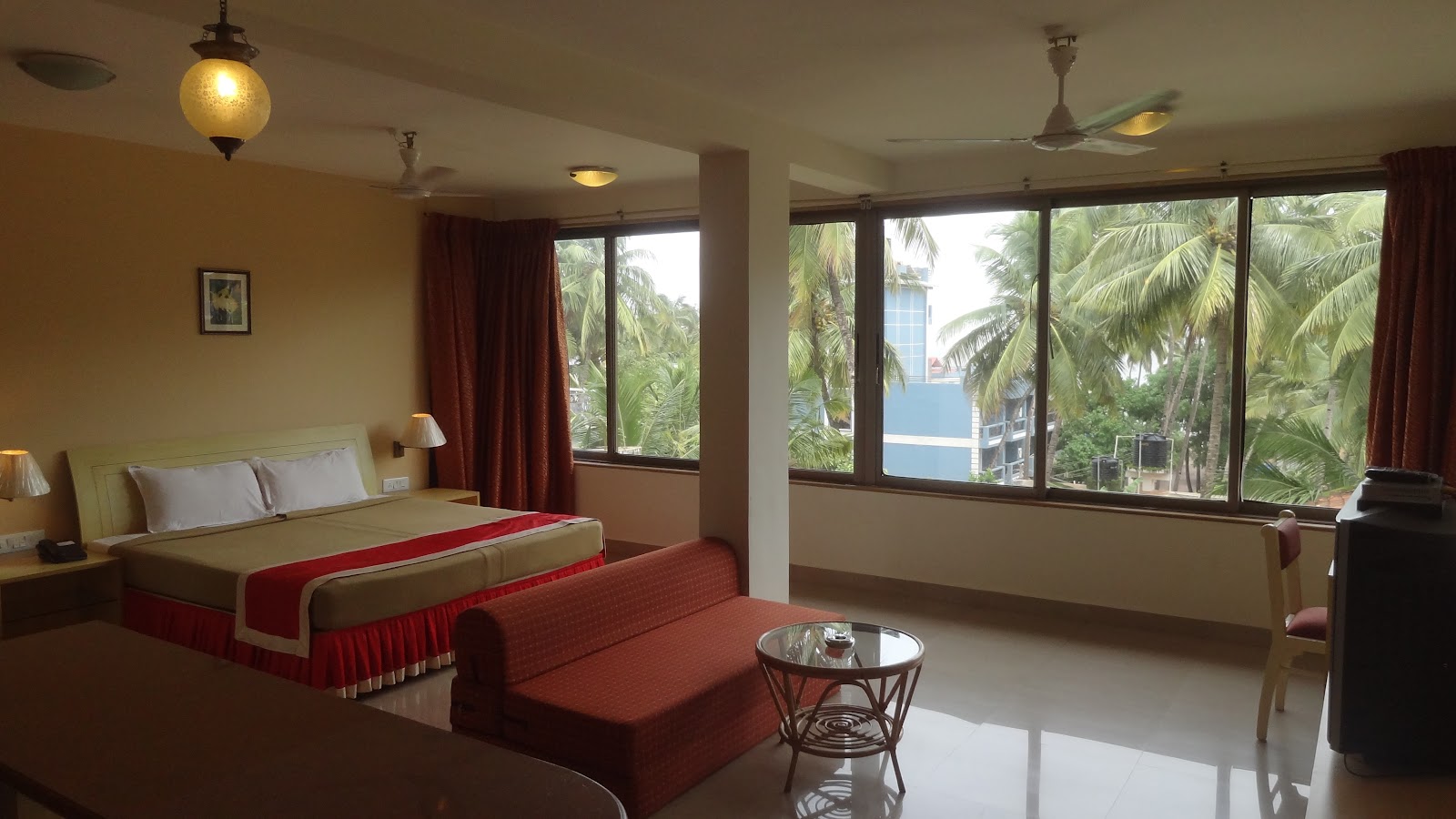 Casa Amarilla Deluxe Room Dona Paula Goa 5