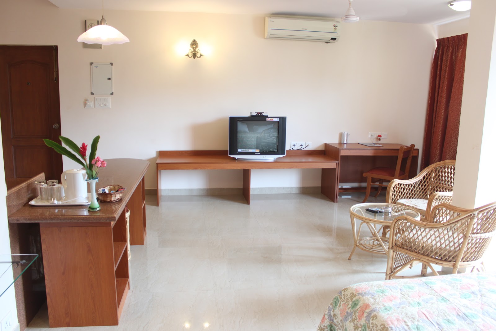 Casa Amarilla Deluxe Room Dona Paula Goa 8