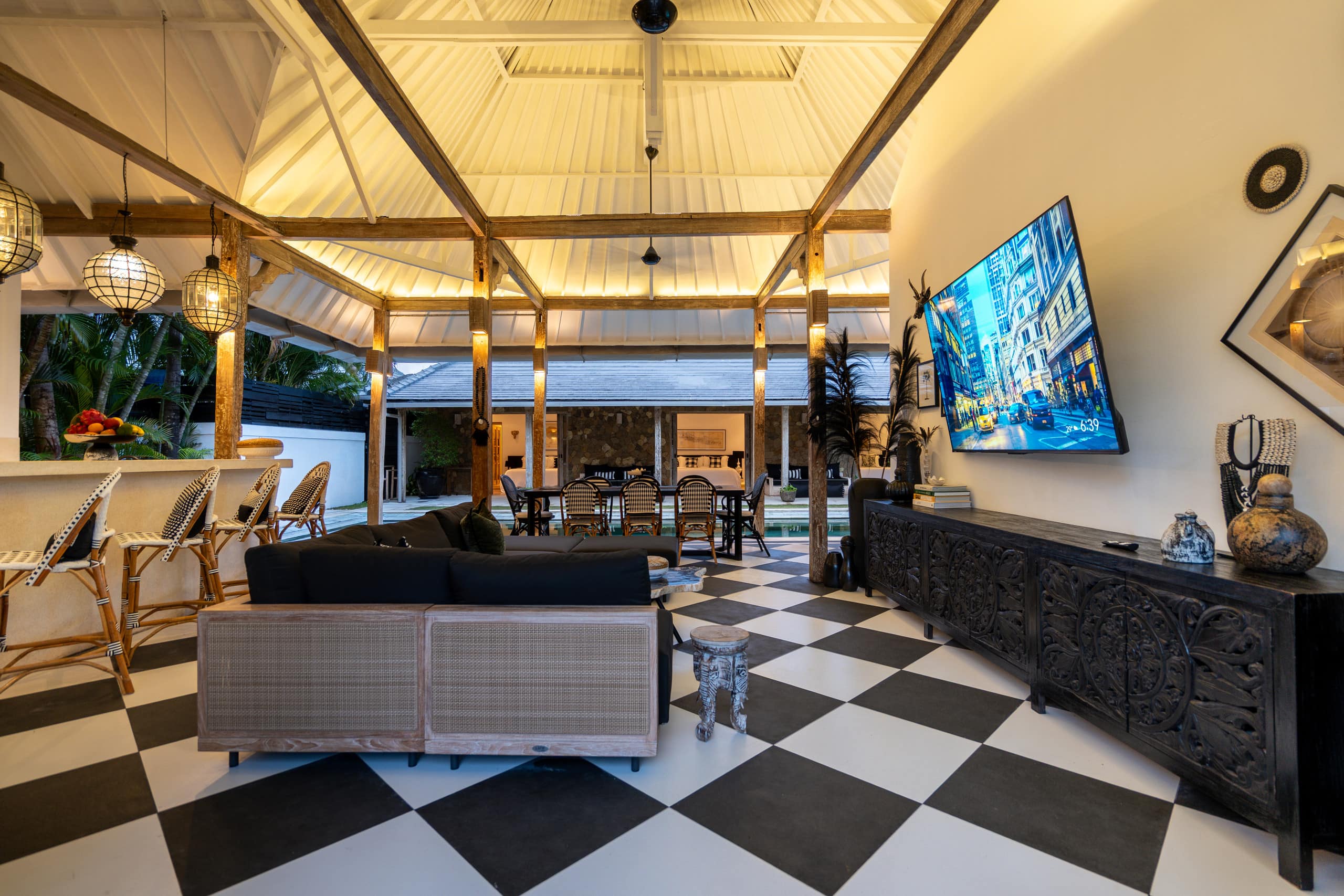 Seminyak Luxury 4BR - Family-Friendly Social Pool! 16