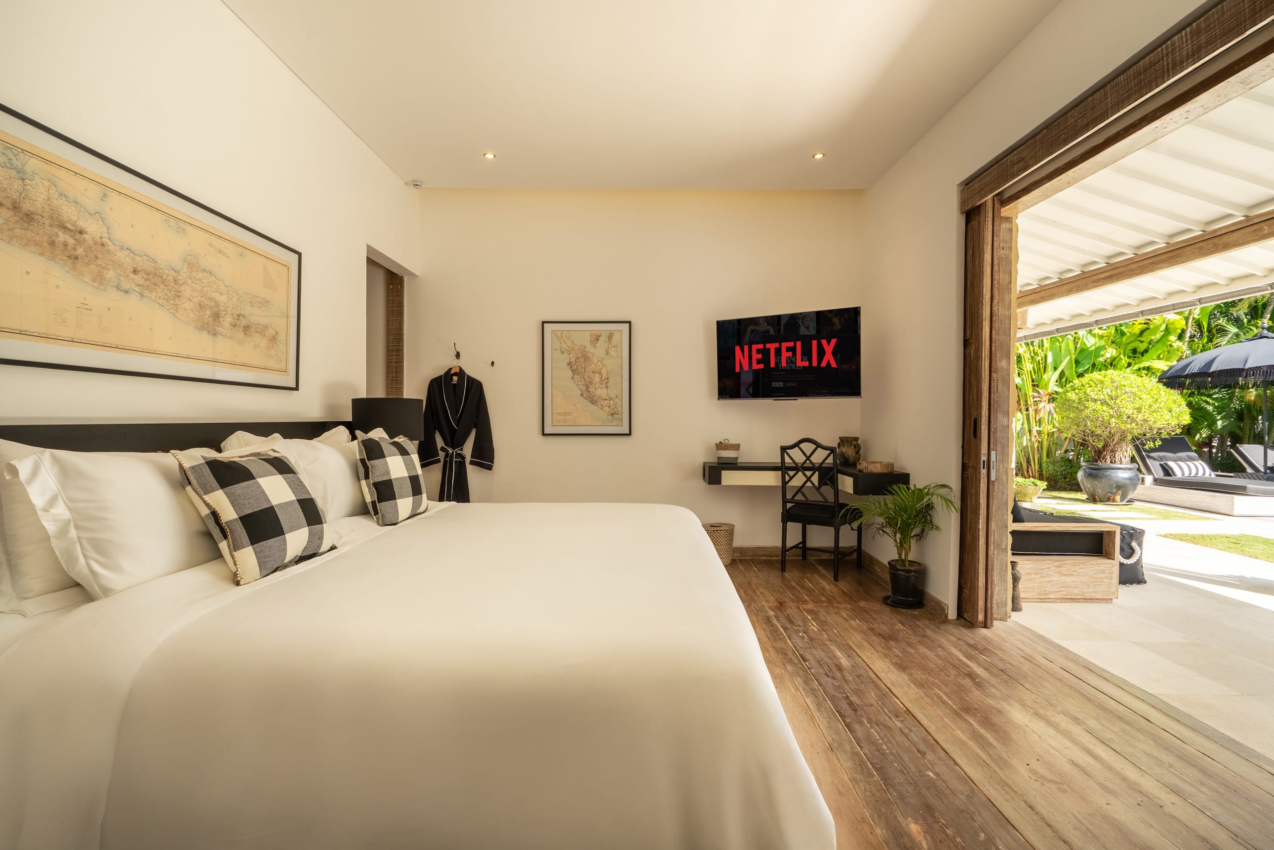Seminyak Luxury 4BR - Family-Friendly Social Pool! 35