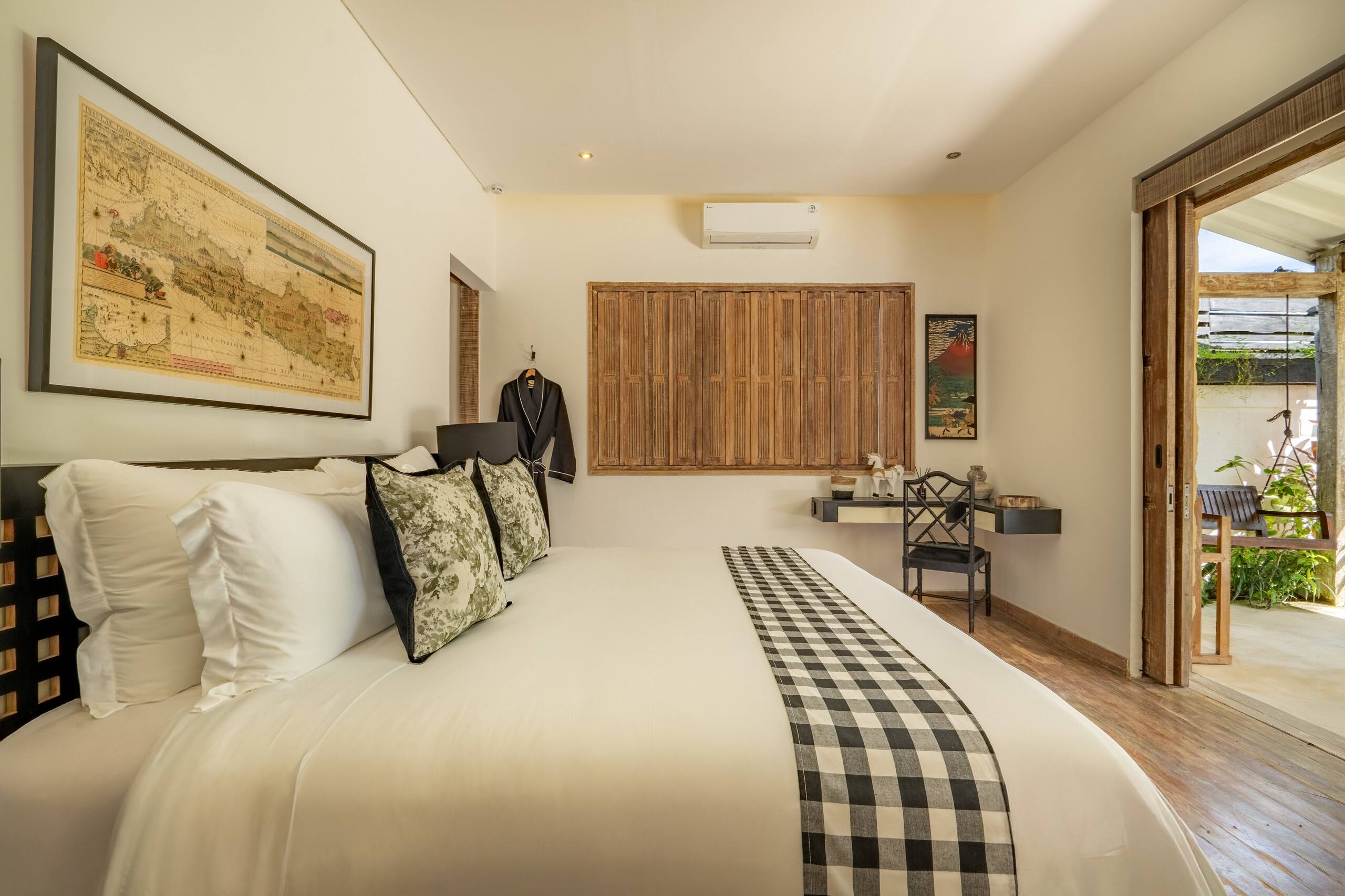 Seminyak Luxury 4BR - Family-Friendly Social Pool! 36