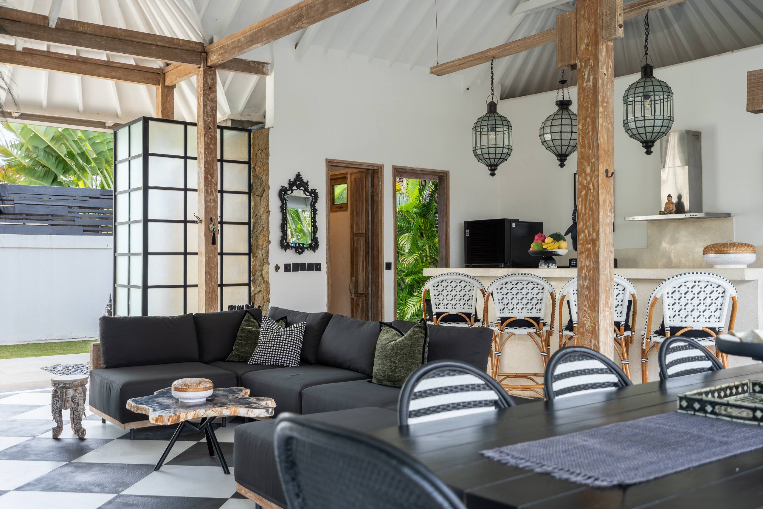 Seminyak Luxury 4BR - Family-Friendly Social Pool! 12