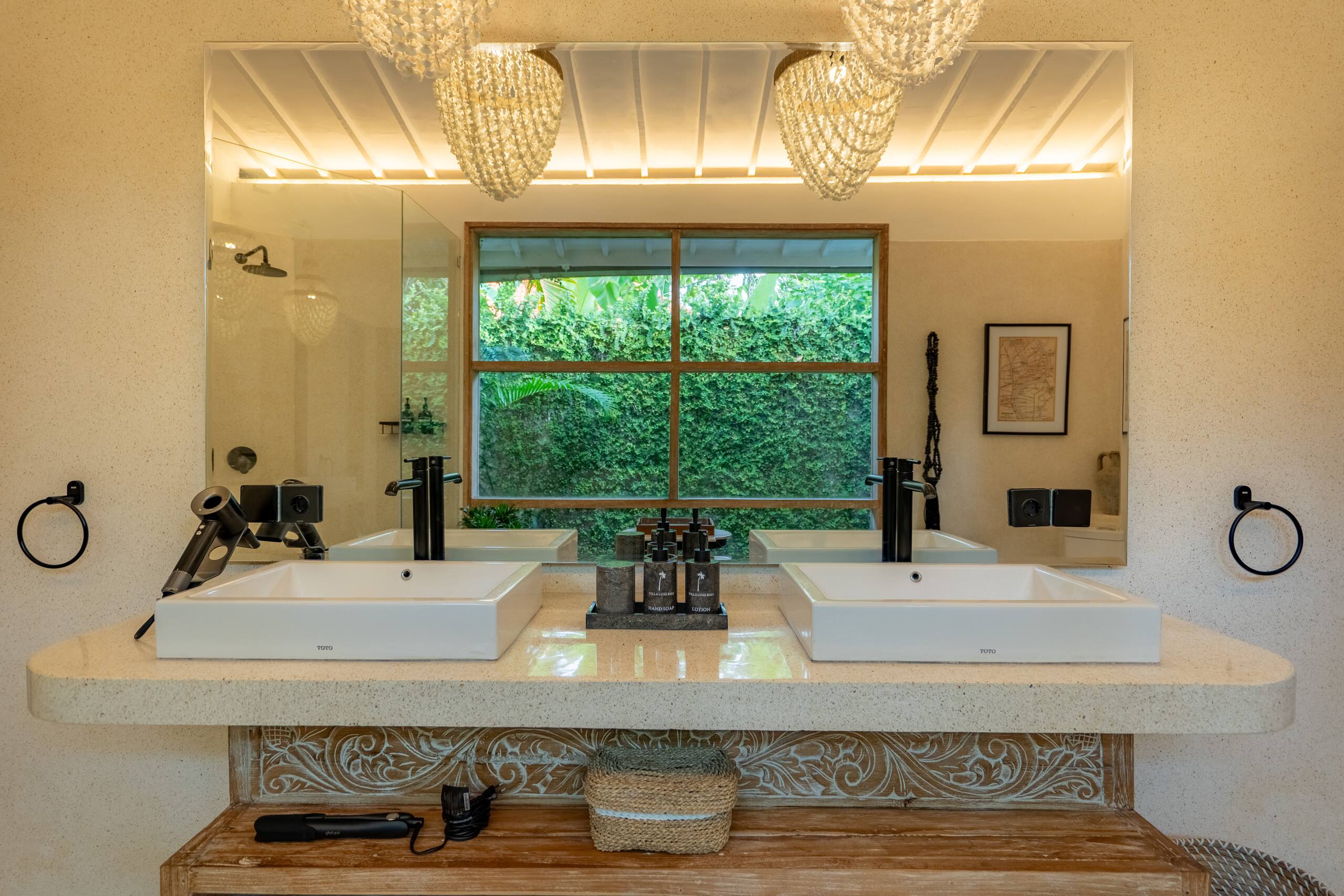 Seminyak Luxury 4BR - Family-Friendly Social Pool! 6