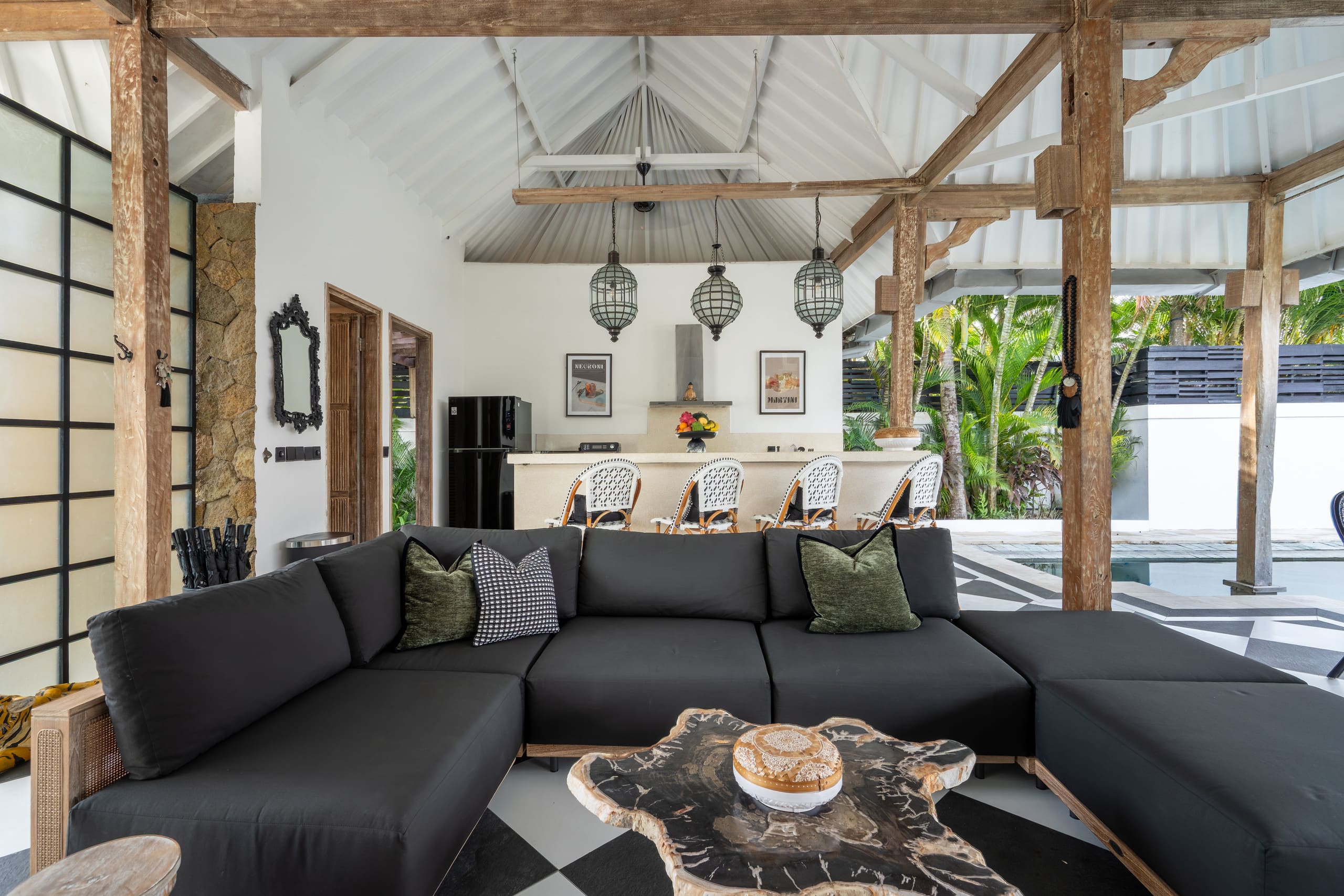 Seminyak Luxury 4BR - Family-Friendly Social Pool! 9