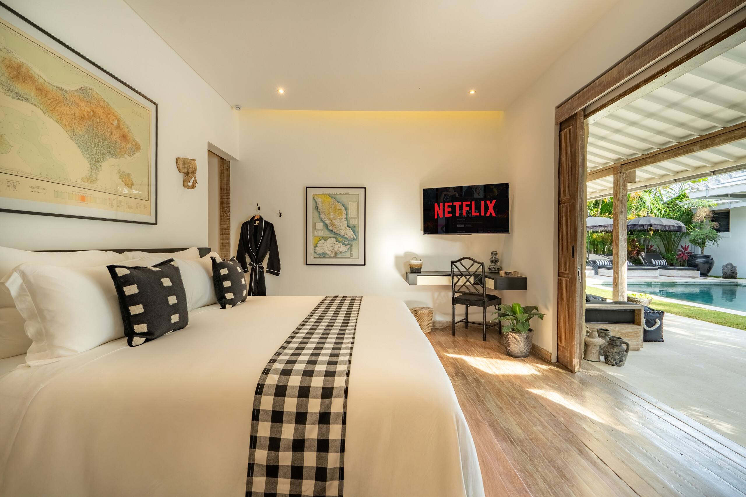 Seminyak Luxury 4BR - Family-Friendly Social Pool! 29