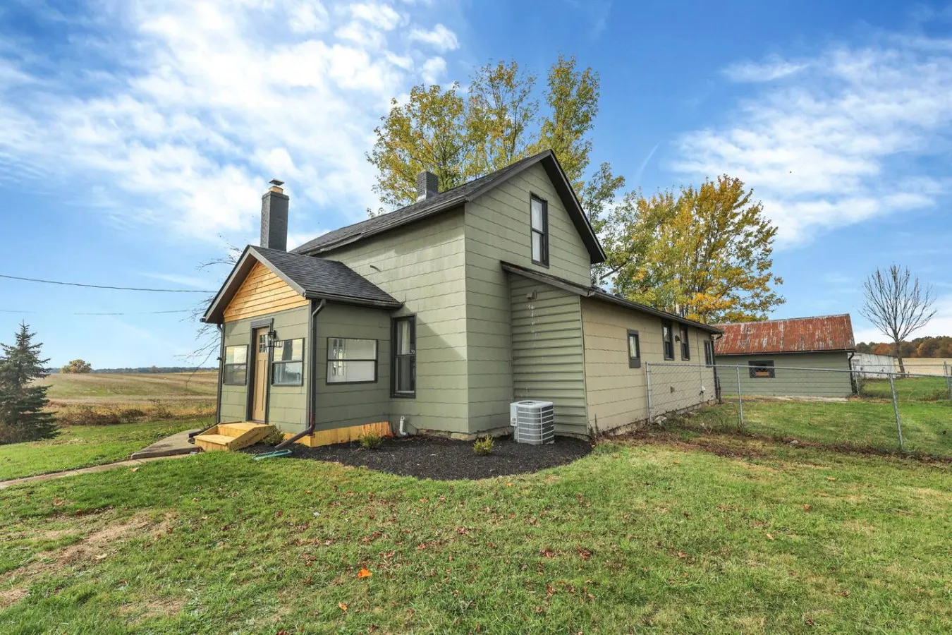 Little Green Farmhouse — photo 2