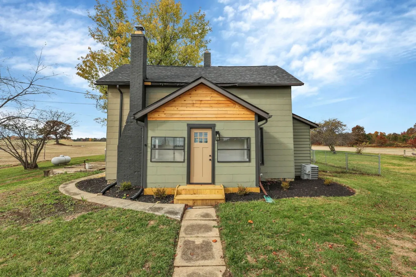 Little Green Farmhouse — photo 3