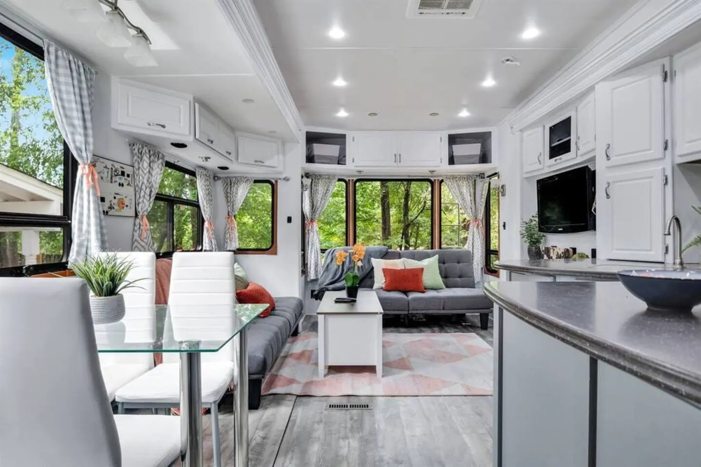 Cozy RV with Fireplace, Grill & Patio