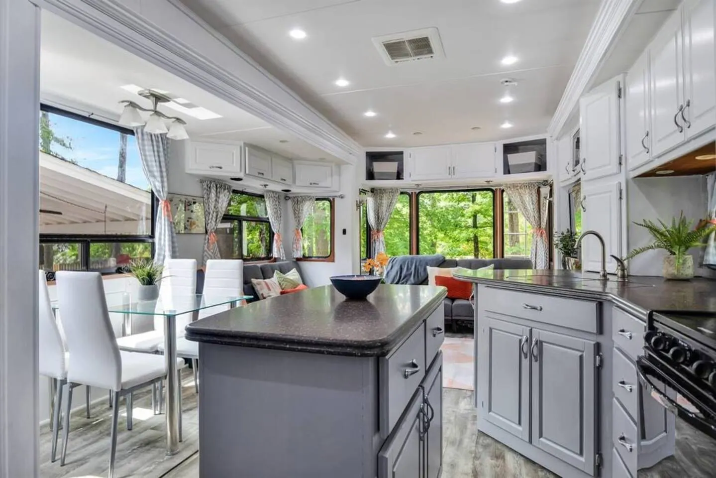 Cozy RV with Fireplace, Grill & Patio — photo 3