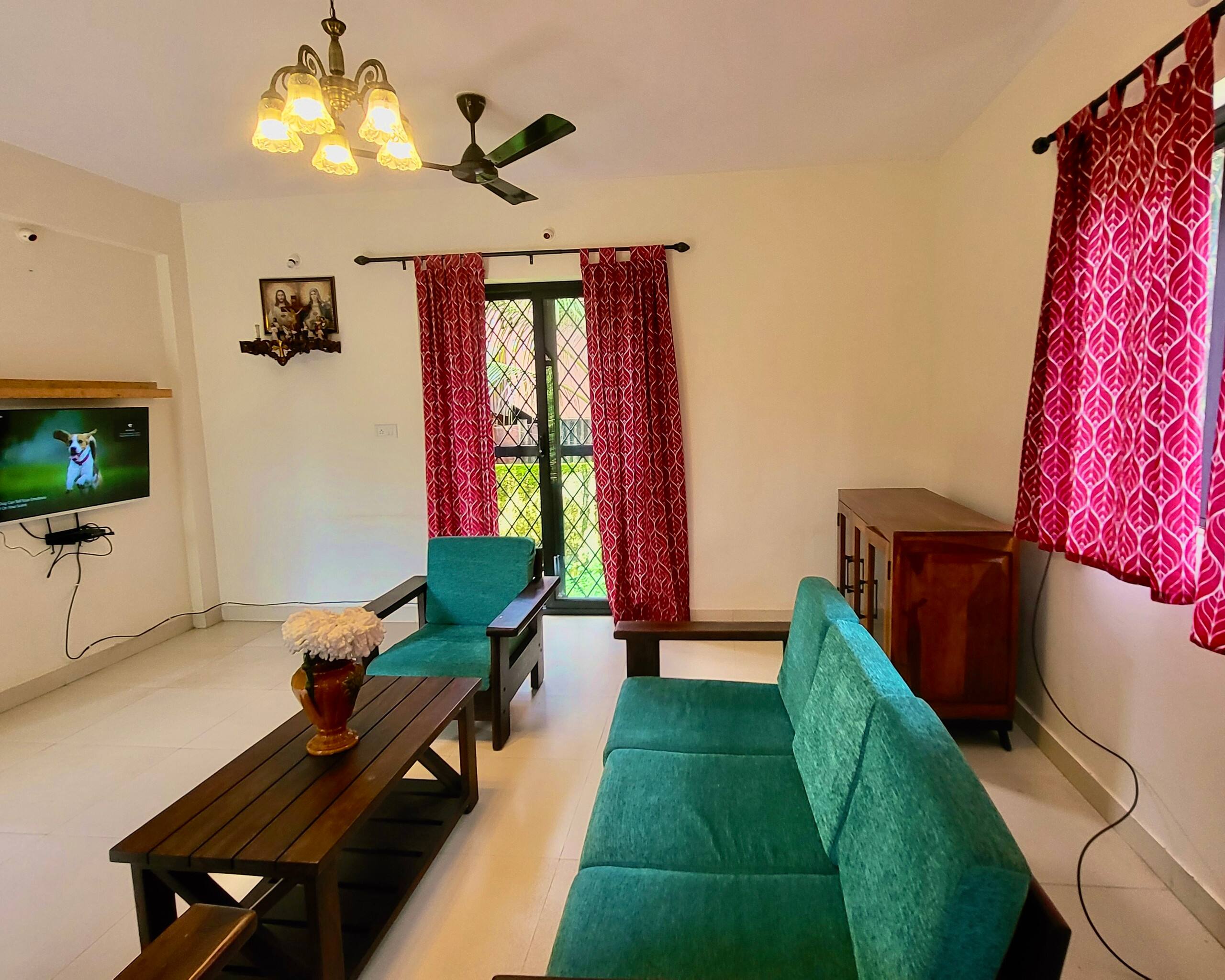 The Village Lane Hideaway | 3BHK | Mobor Beach| 7