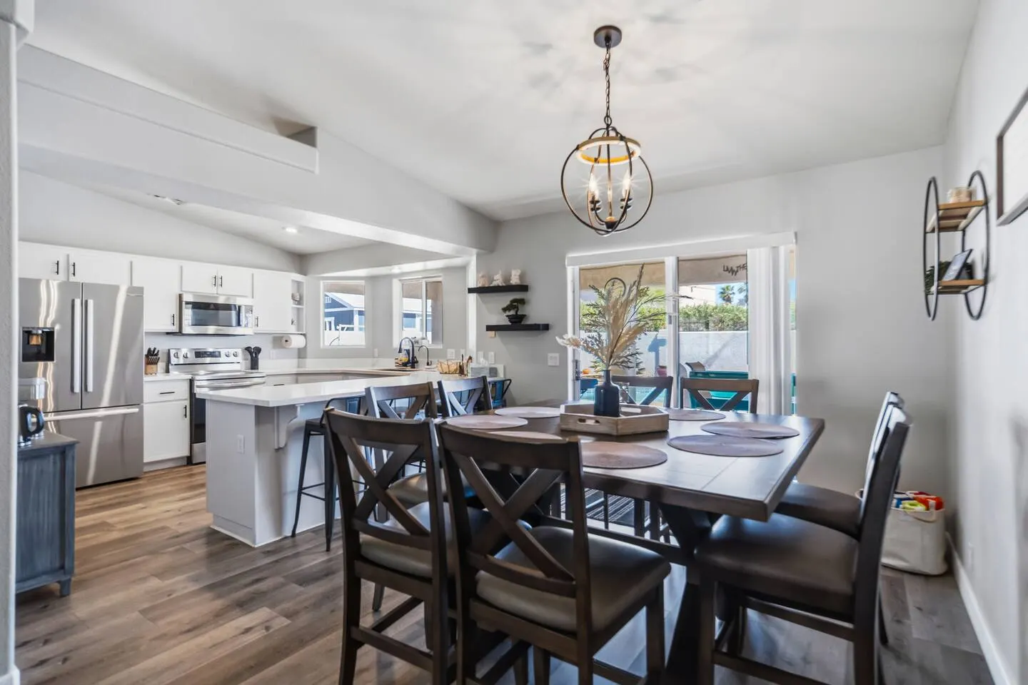 Downtown Palms Pool 3bd BBQ Sleeps 9 9