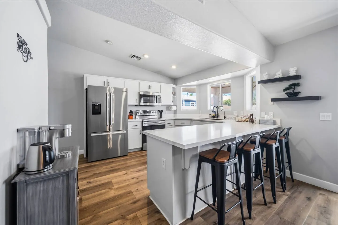 Downtown Palms Pool 3bd BBQ Sleeps 9 11