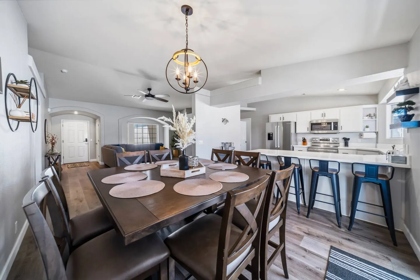 Downtown Palms Pool 3bd BBQ Sleeps 9 12