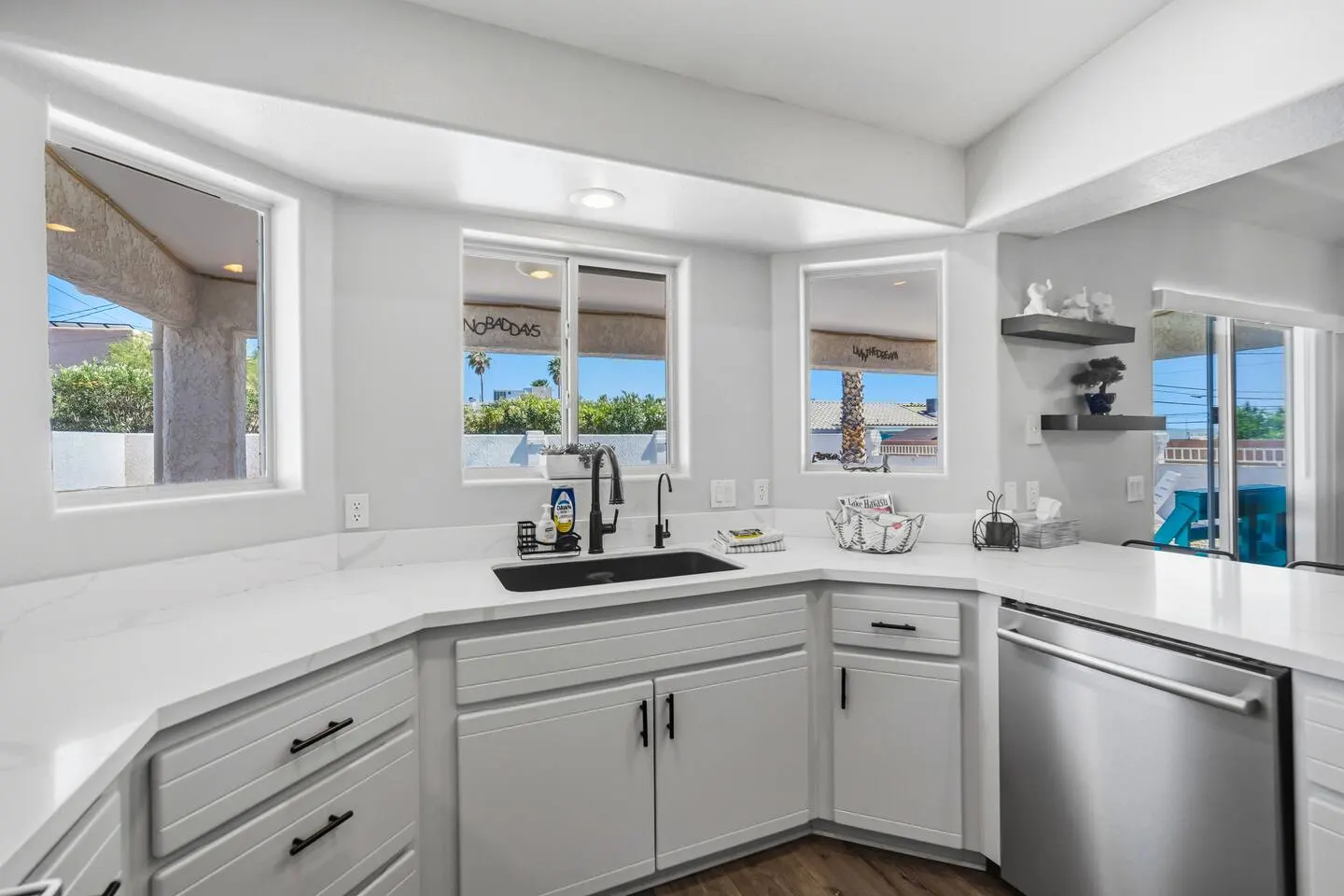 Downtown Palms Pool 3bd BBQ Sleeps 9 14