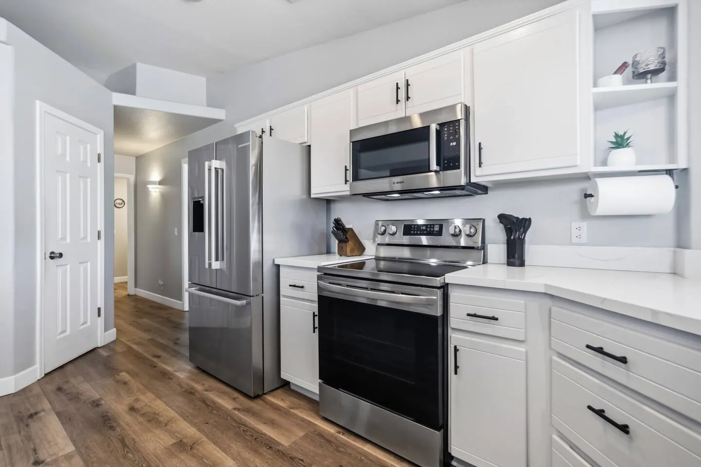 Downtown Palms Pool 3bd BBQ Sleeps 9 16