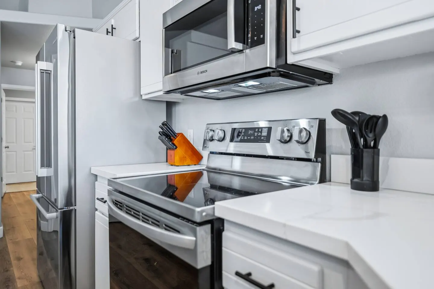 Downtown Palms Pool 3bd BBQ Sleeps 9 17