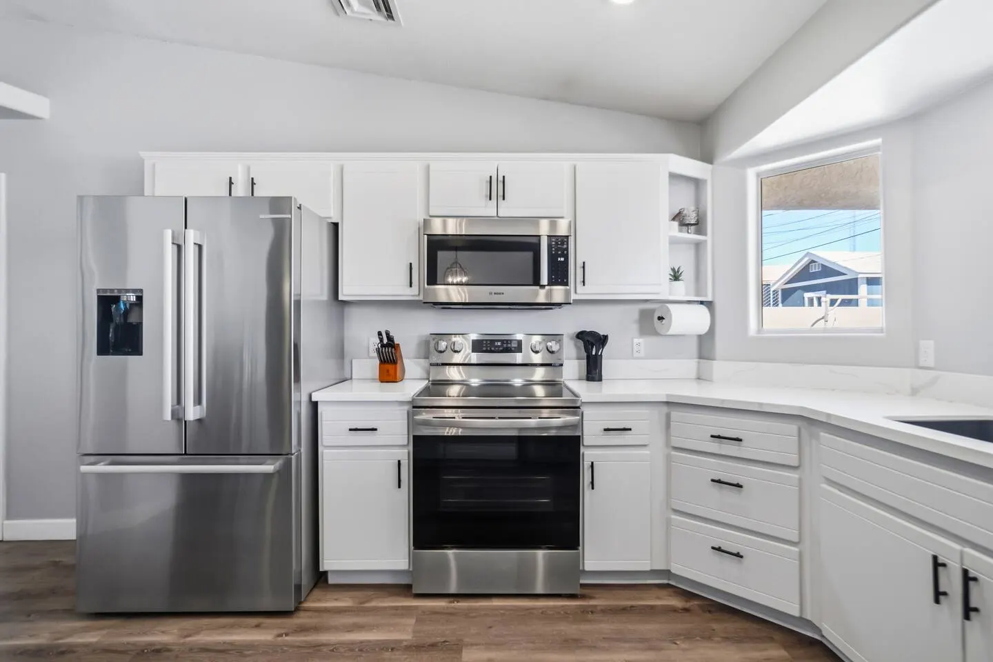 Downtown Palms Pool 3bd BBQ Sleeps 9 19