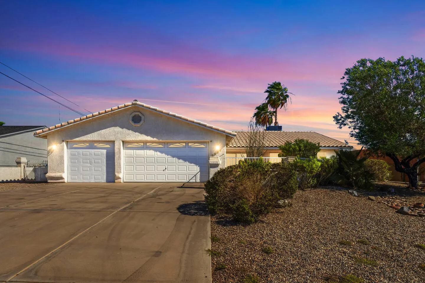 Downtown Palms Pool 3bd BBQ Sleeps 9 7