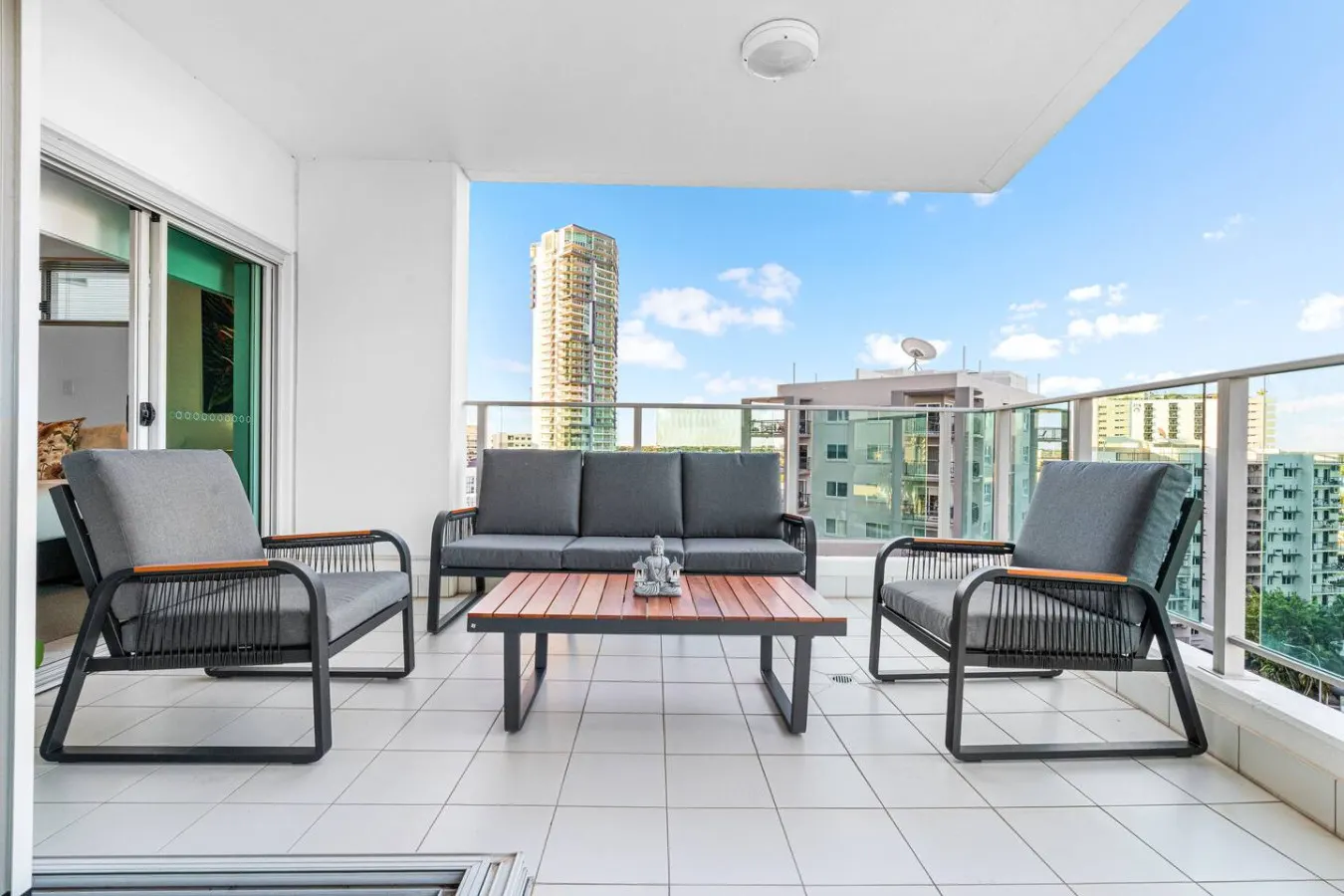 Zen Crystal Tide: Balcony - Pool - Gym - Seaview — photo 2