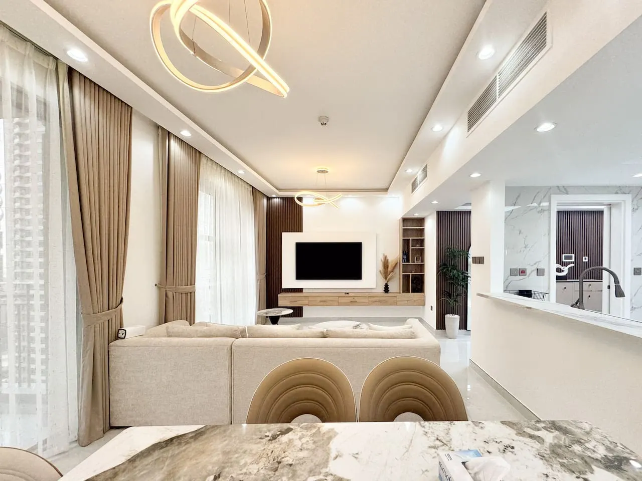 Dream Shoma-2BR - Pool - Walk to Burj Khalifa — photo 2