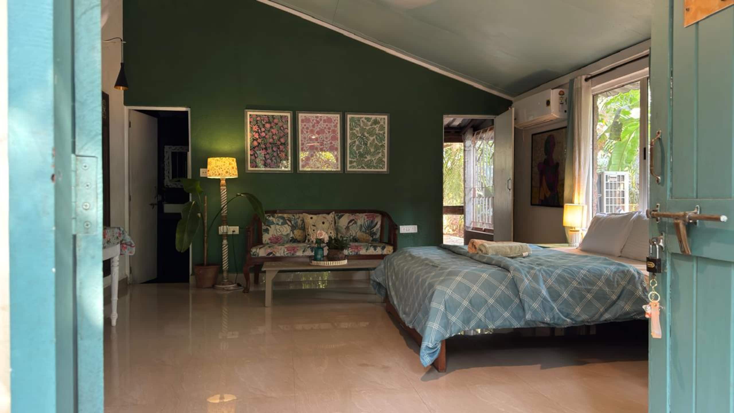 Hidden Tropical Stay in Calangute - Close to Beach 10