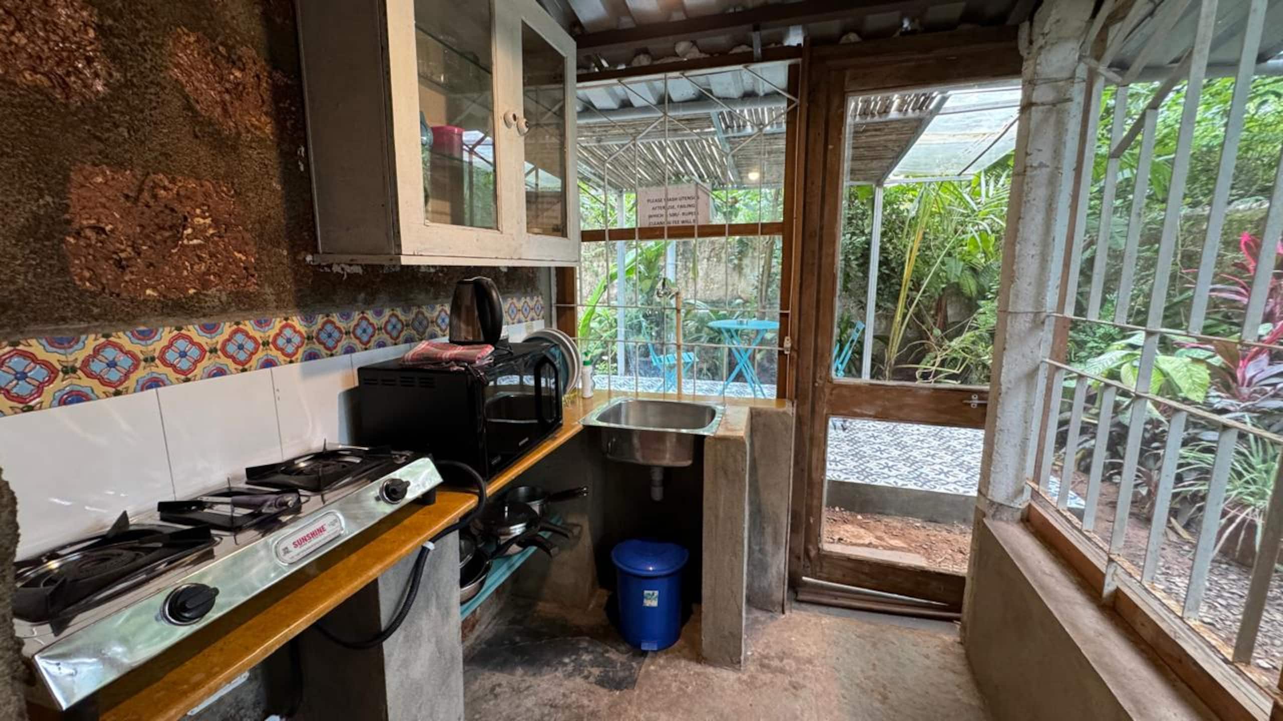 Hidden Tropical Stay in Calangute - Close to Beach 9