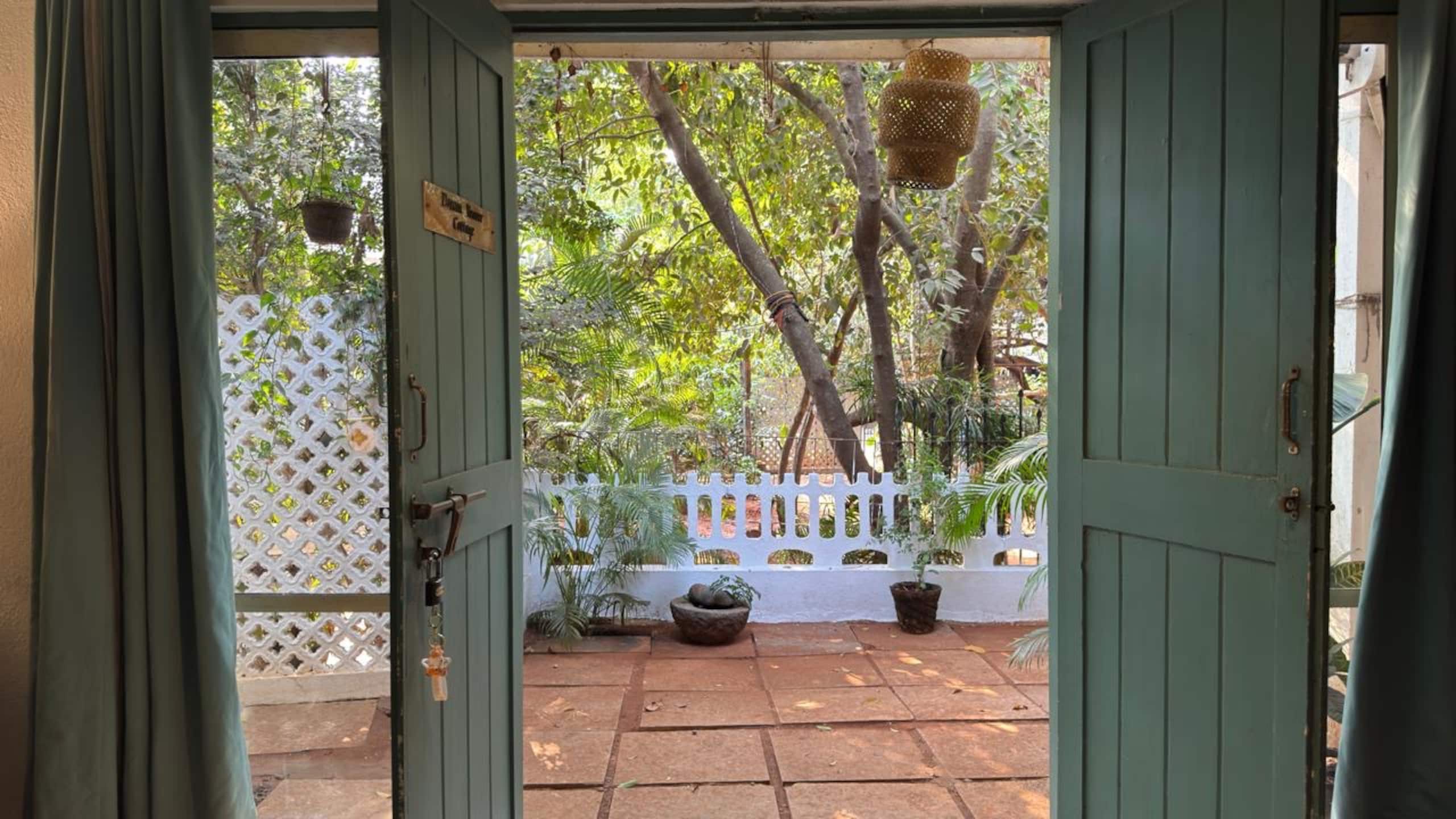 Hidden Tropical Stay in Calangute - Close to Beach 20