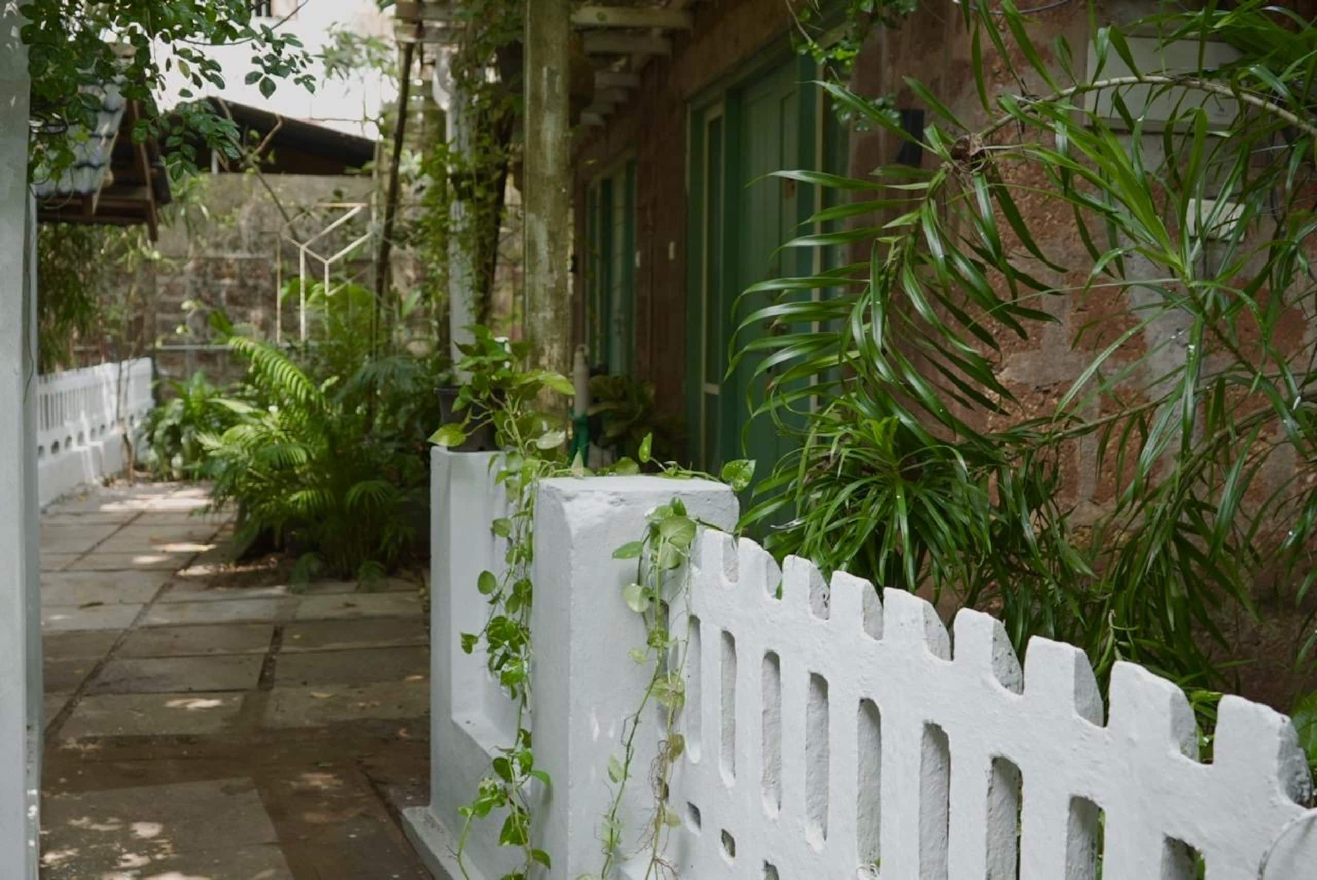 Hidden Tropical Stay in Calangute - Close to Beach 17