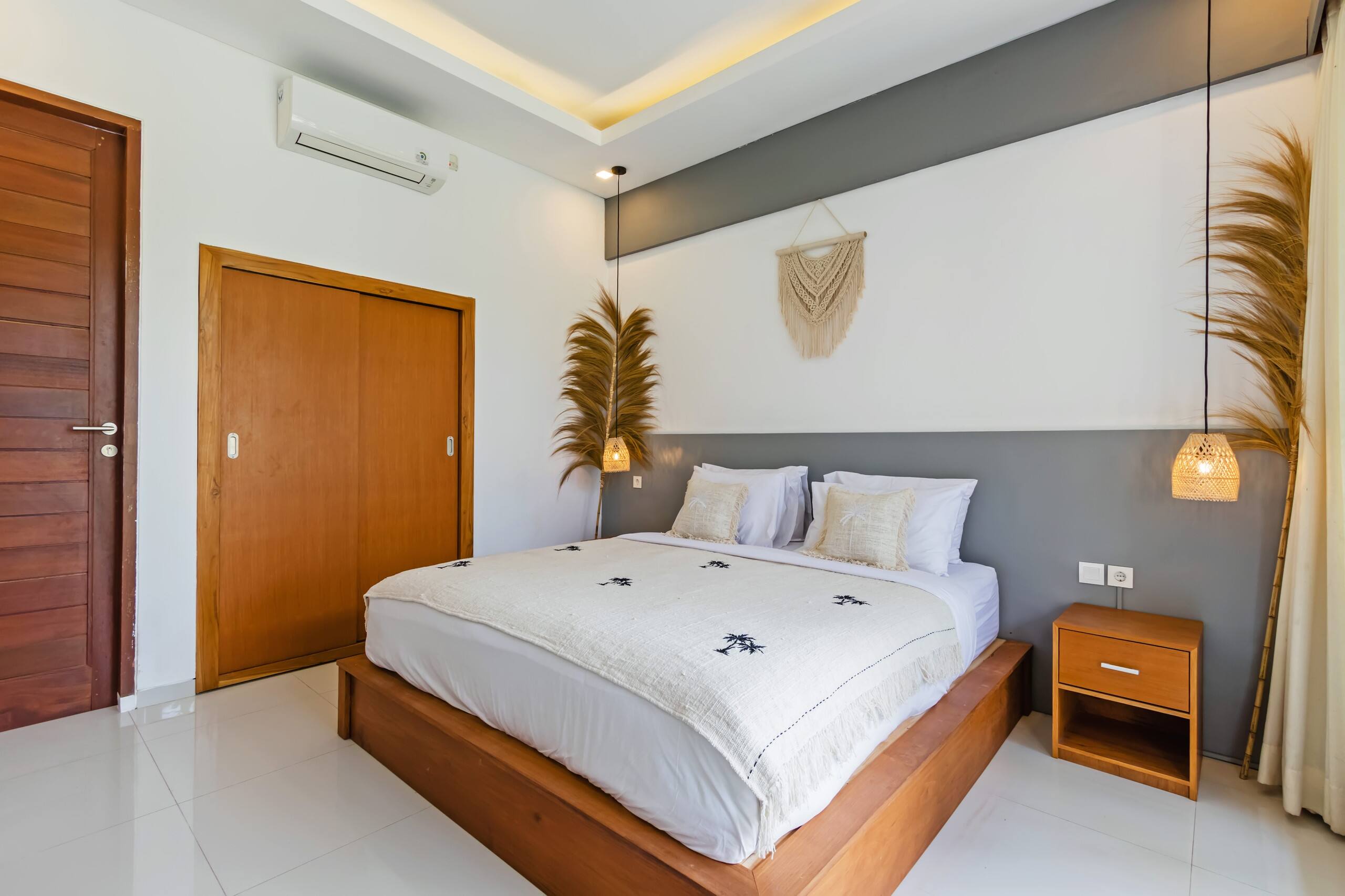 Villa Aruna – 5BR Canggu, 5 min to la brisa & surf 12